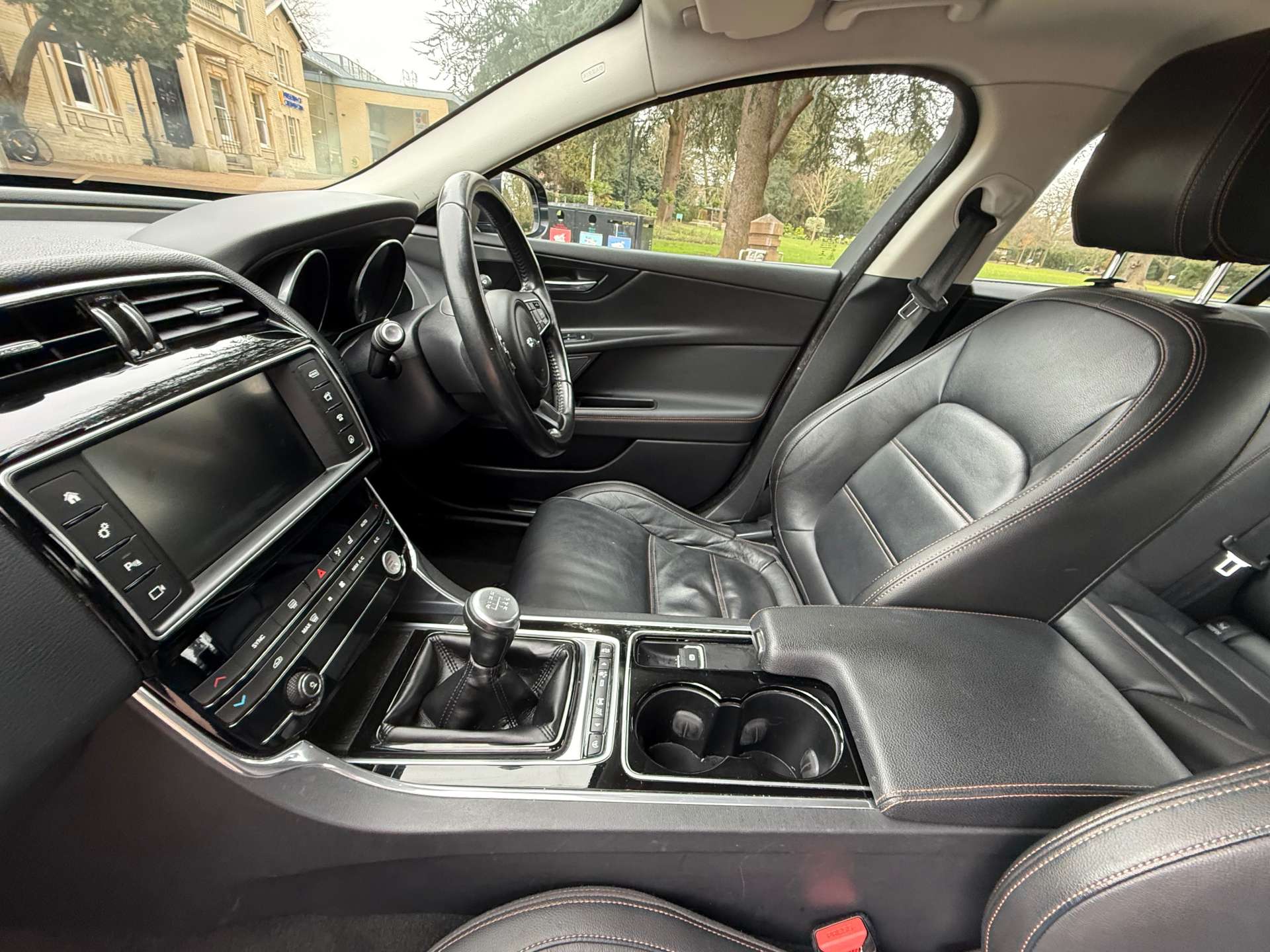 JAGUAR XE 2.0 XE Prestige D 4dr #16