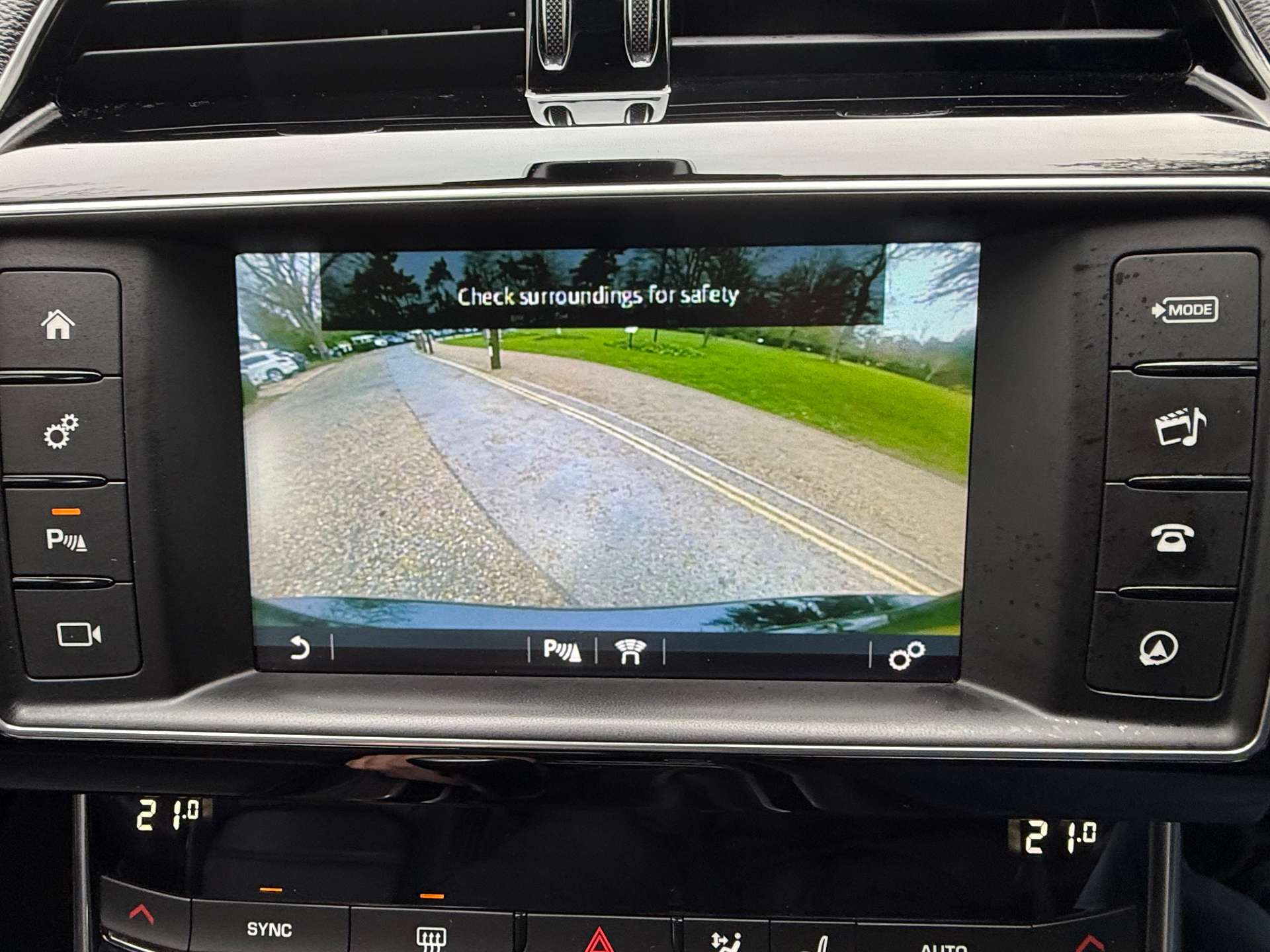 JAGUAR XE 2.0 XE Prestige D 4dr #24