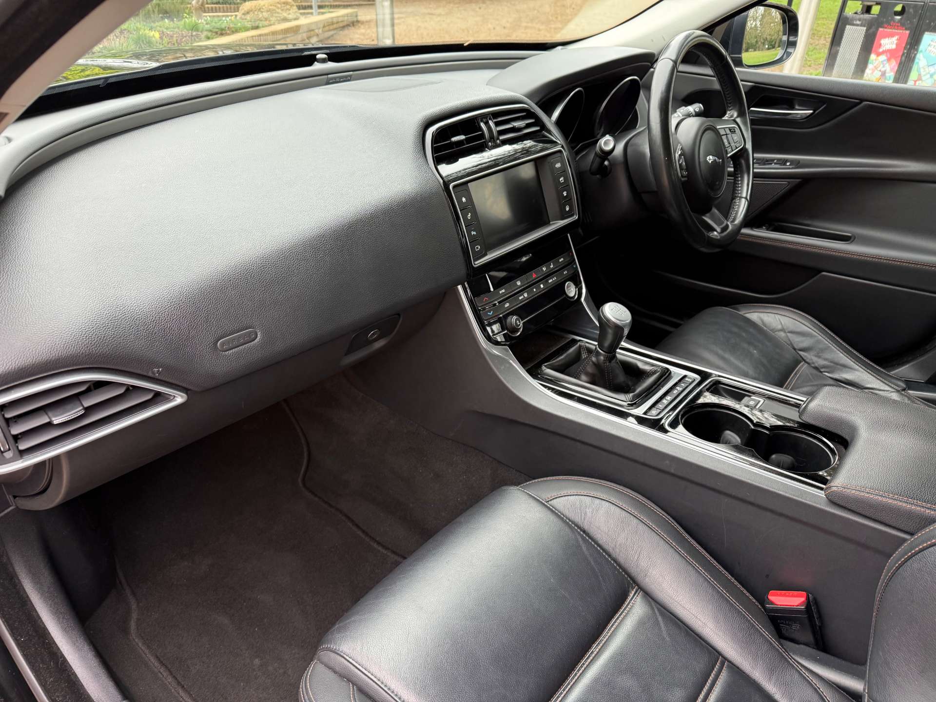 JAGUAR XE 2.0 XE Prestige D 4dr #27