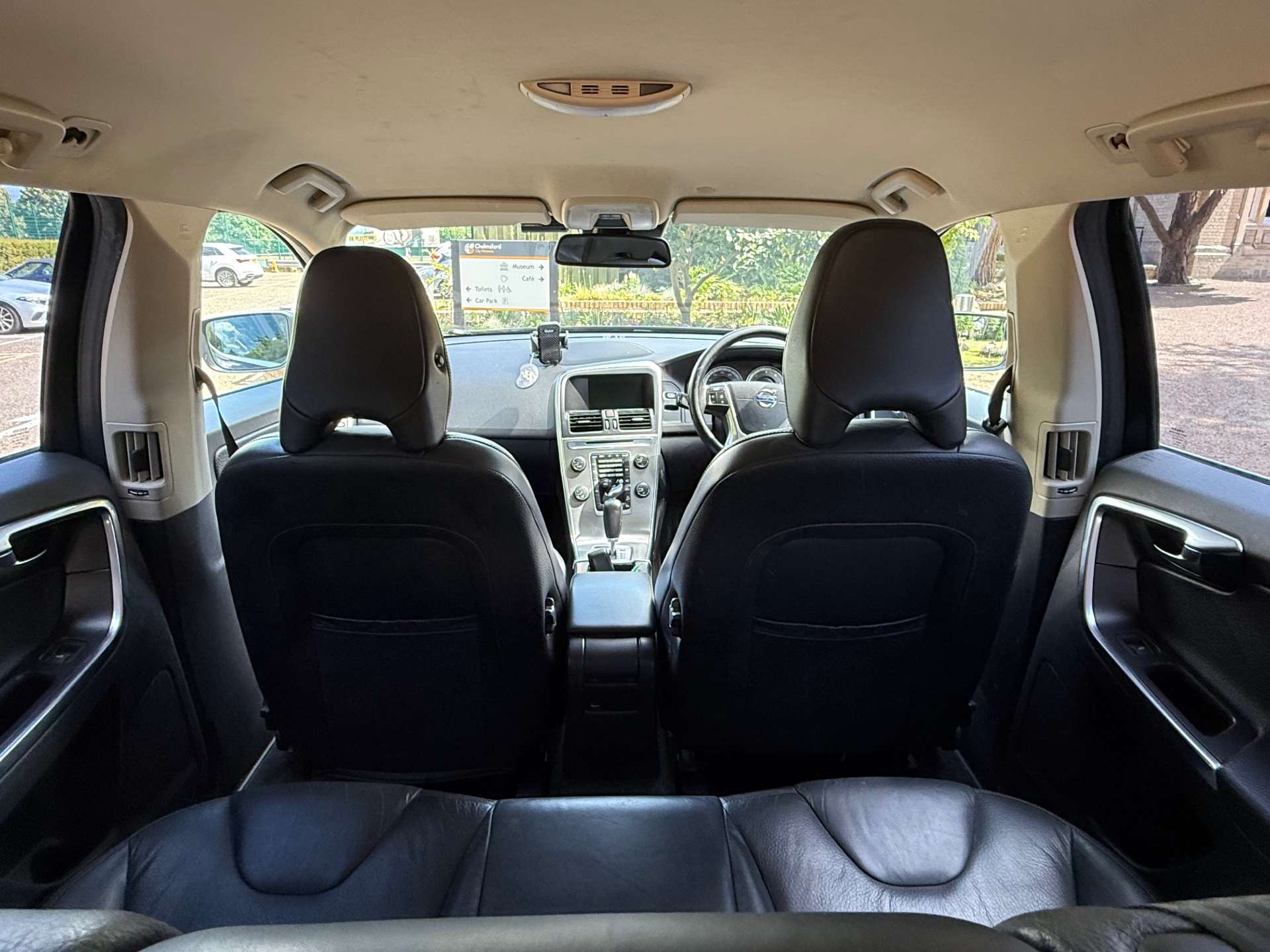 VOLVO XC60 2.4 XC60 SE AWD D3 Auto 4WD 5dr