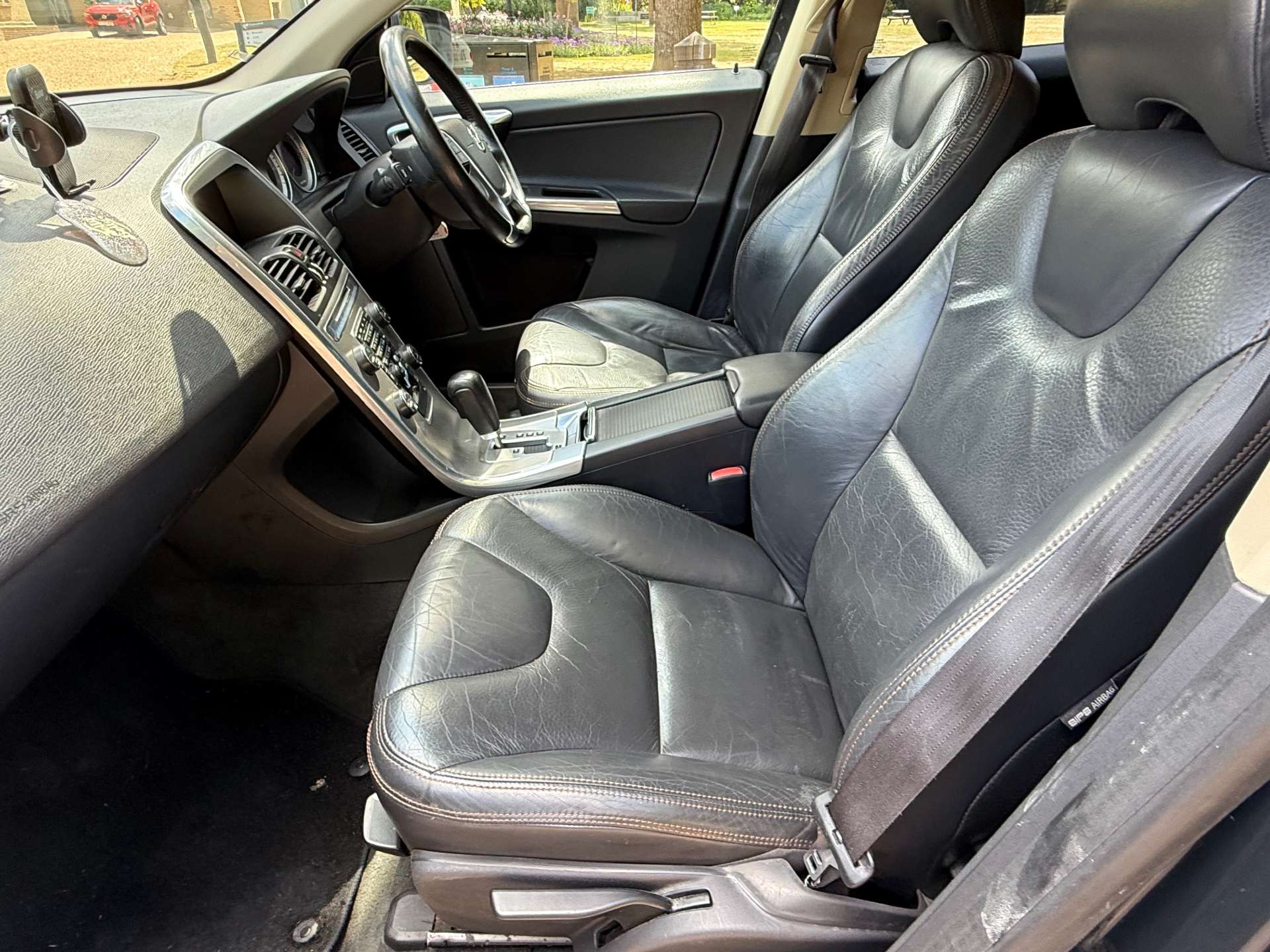 VOLVO XC60 2.4 XC60 SE AWD D3 Auto 4WD 5dr #5