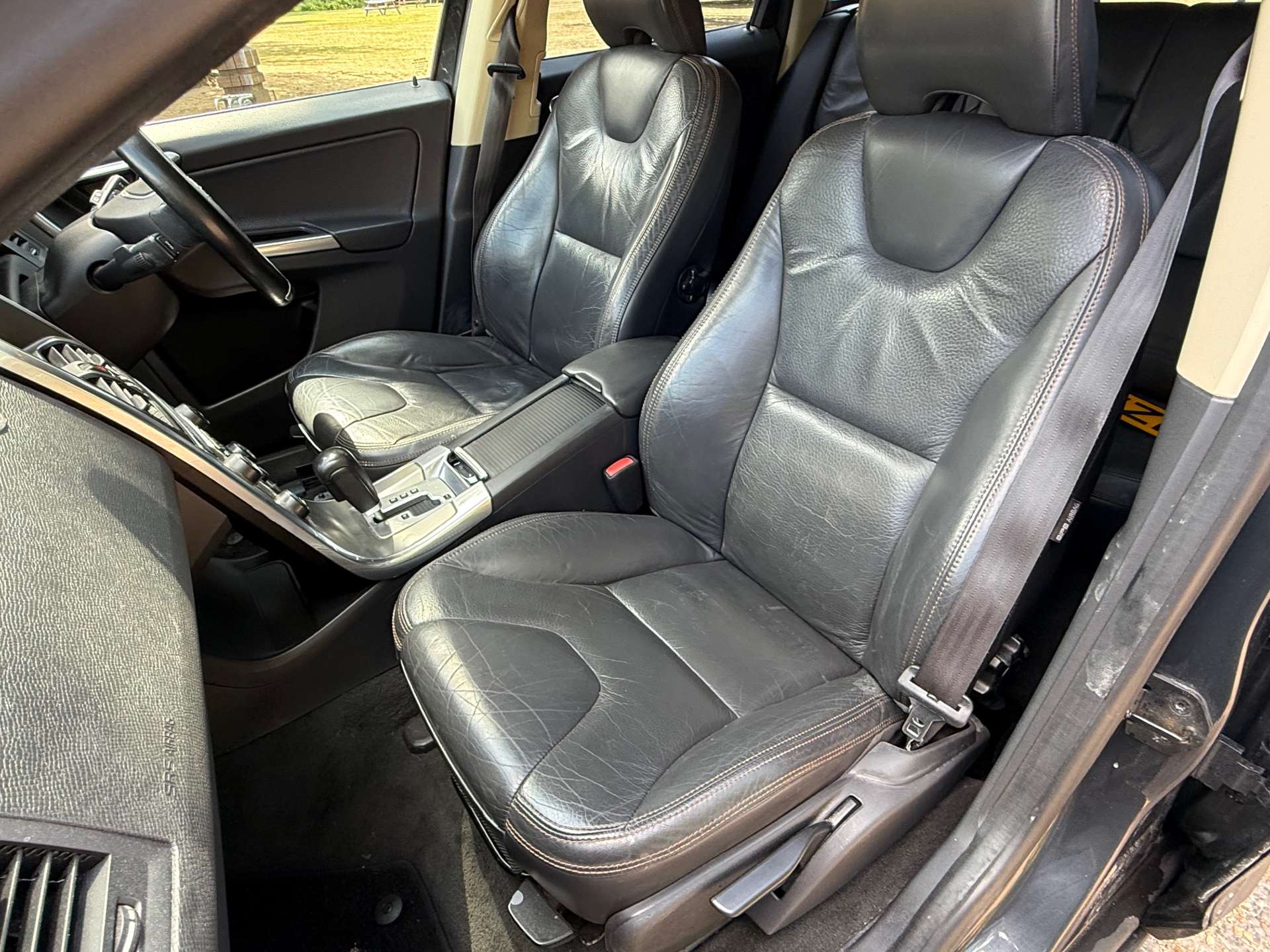 VOLVO XC60 2.4 XC60 SE AWD D3 Auto 4WD 5dr #7