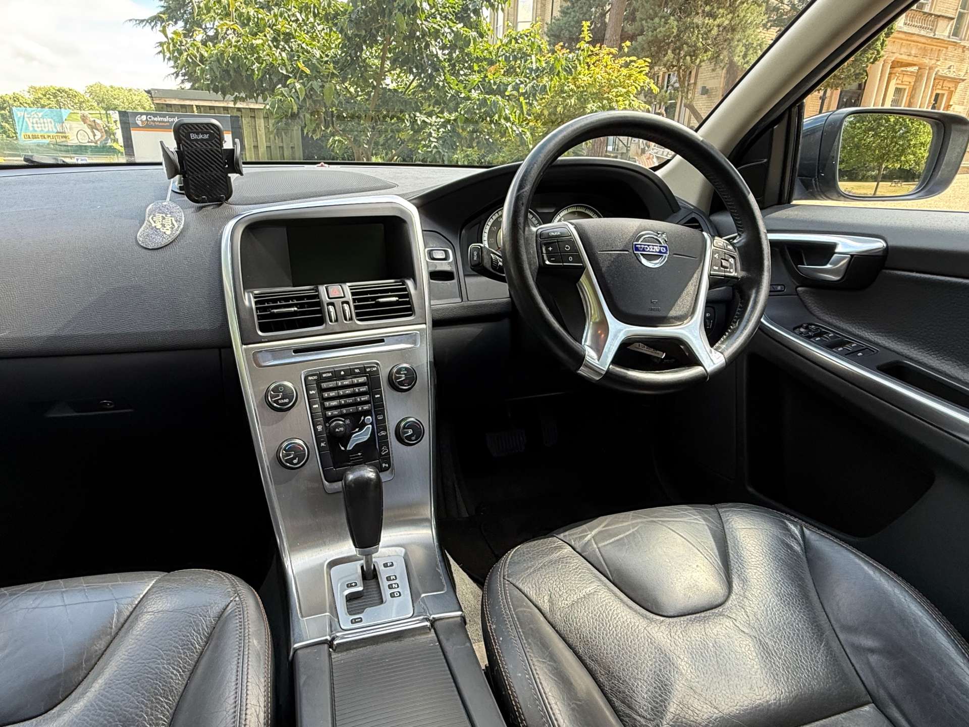 VOLVO XC60 2.4 XC60 SE AWD D3 Auto 4WD 5dr #8