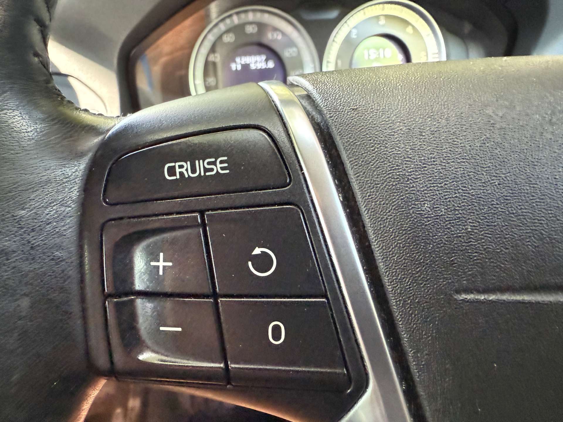 VOLVO XC60 2.4 XC60 SE AWD D3 Auto 4WD 5dr #9
