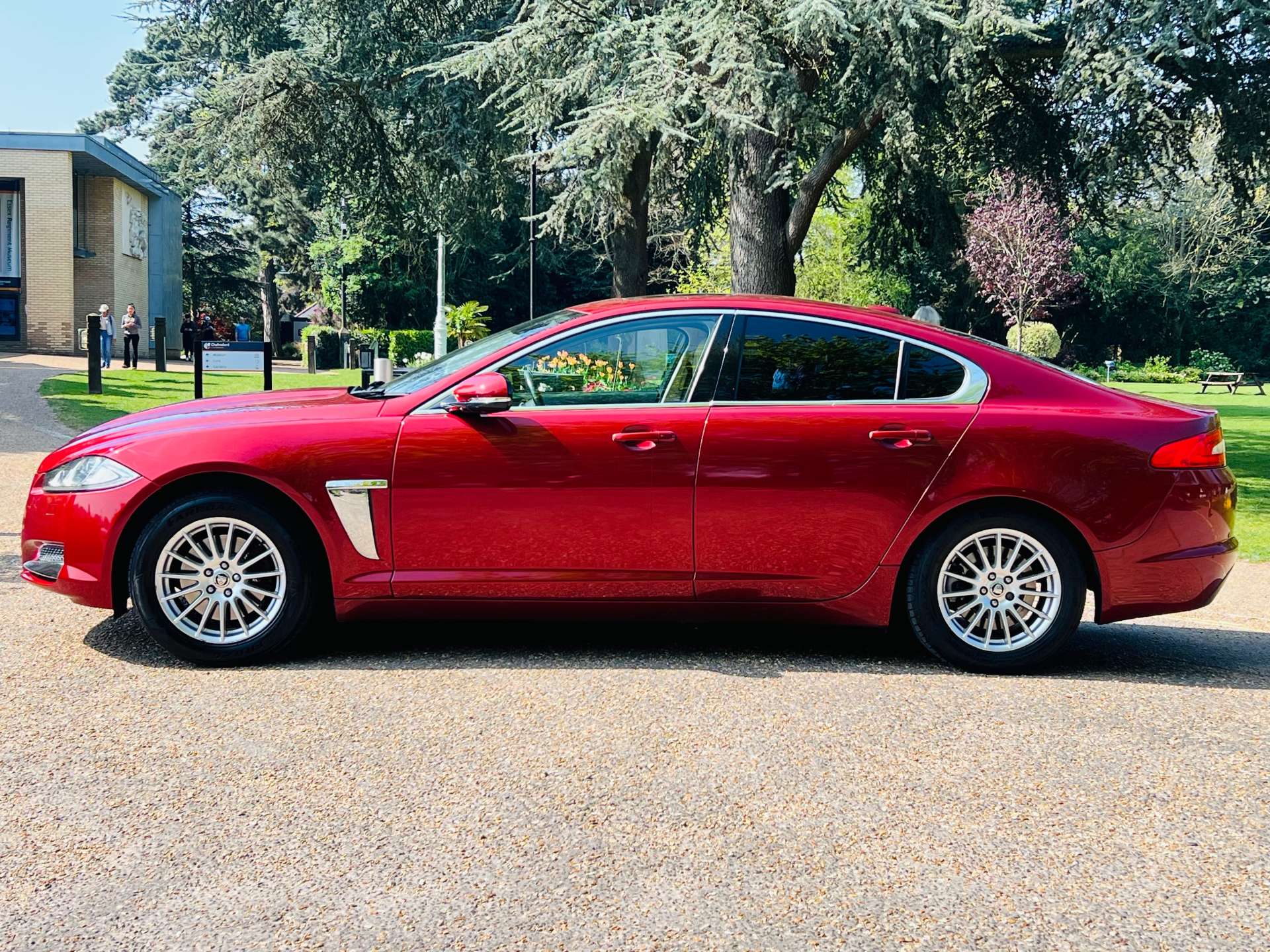 JAGUAR XF 2.2 XF SE Business D Auto 4dr