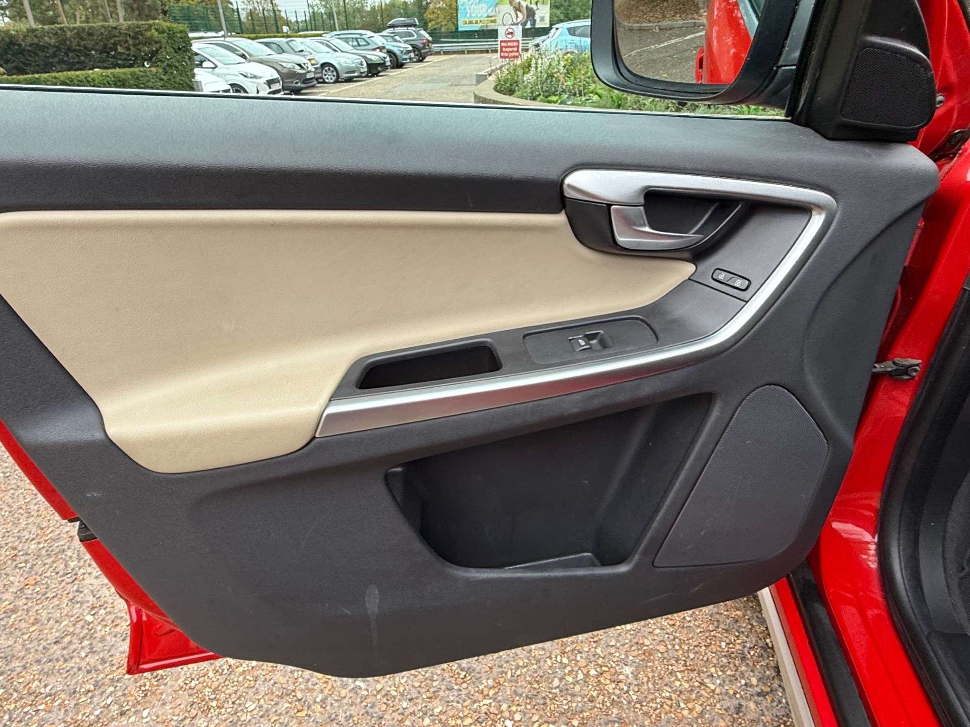 VOLVO XC60 2.4 XC60 R-Design SE Premium D5 AWD Auto 4WD 5dr #14