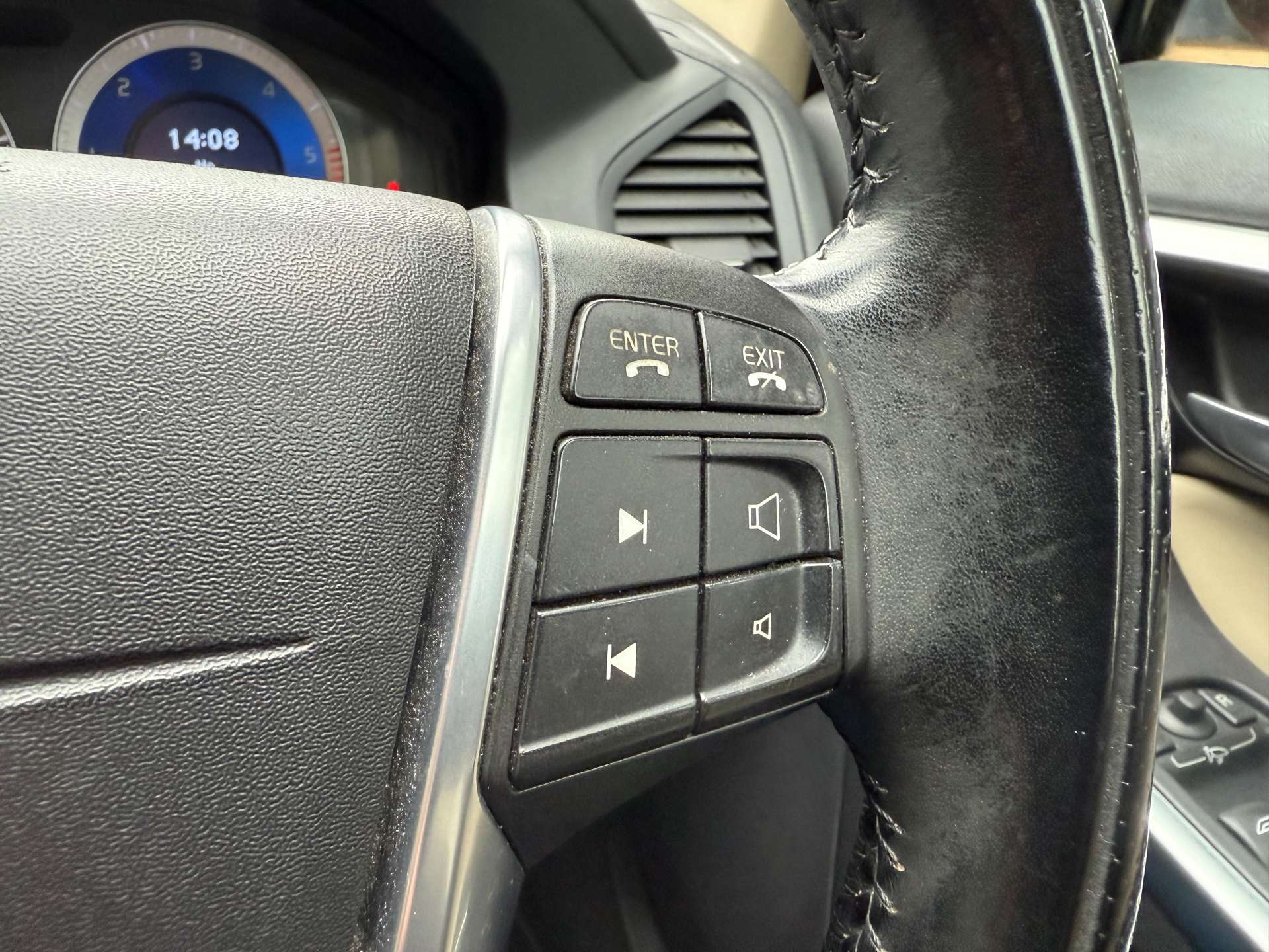 VOLVO XC60 2.4 XC60 R-Design SE Premium D5 AWD Auto 4WD 5dr #13