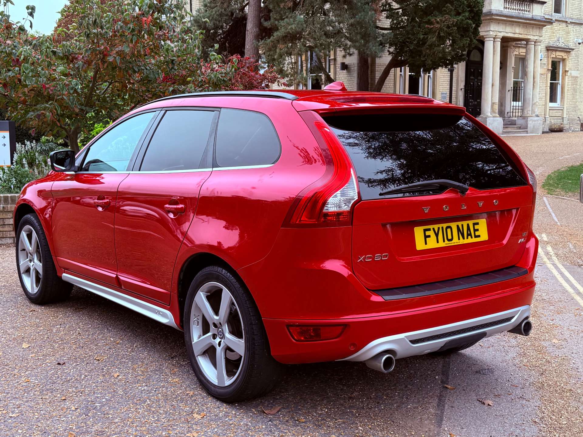 VOLVO XC60 2.4 XC60 R-Design SE Premium D5 AWD Auto 4WD 5dr #3