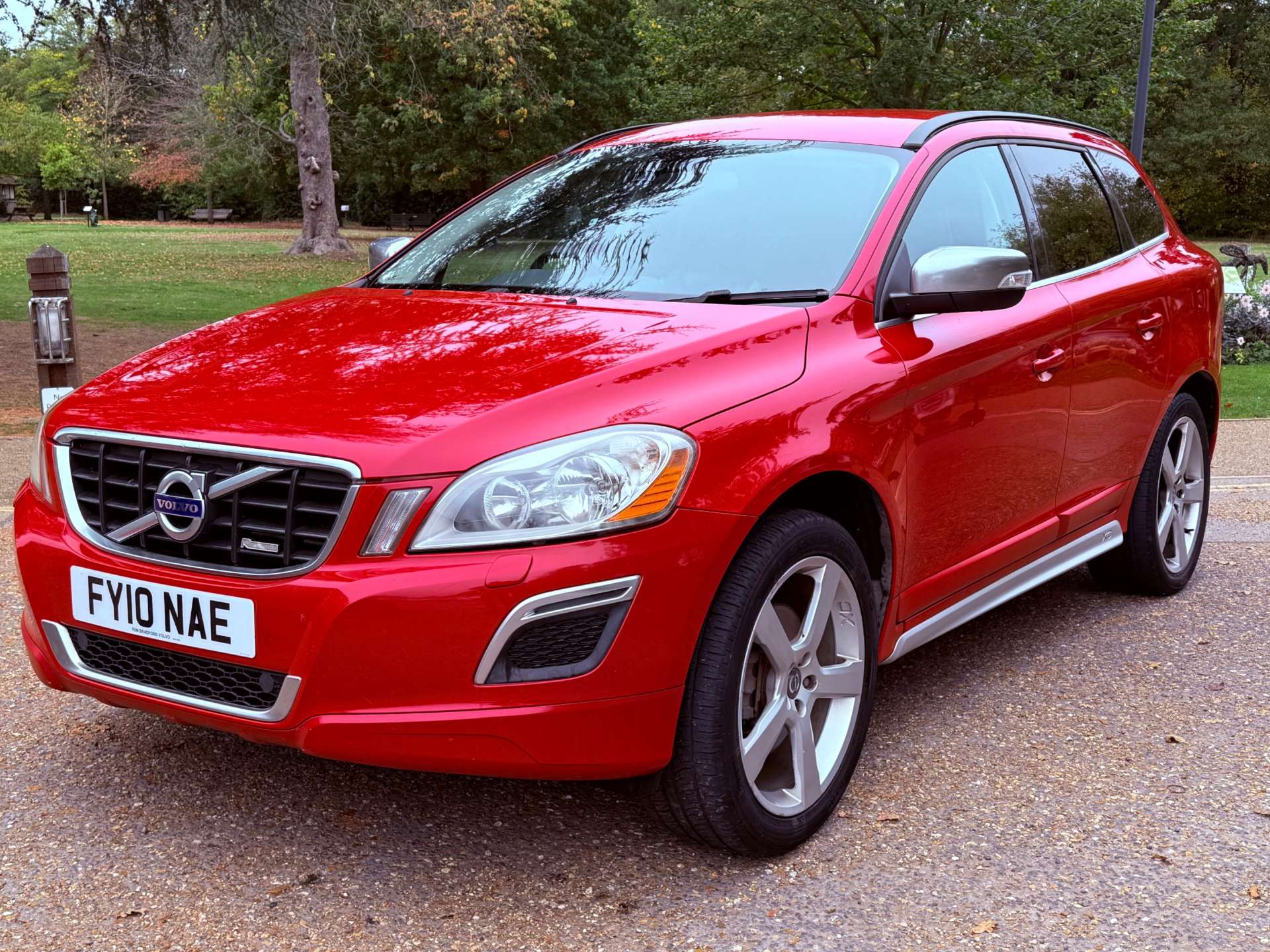 VOLVO XC60 2.4 XC60 R-Design SE Premium D5 AWD Auto 4WD 5dr