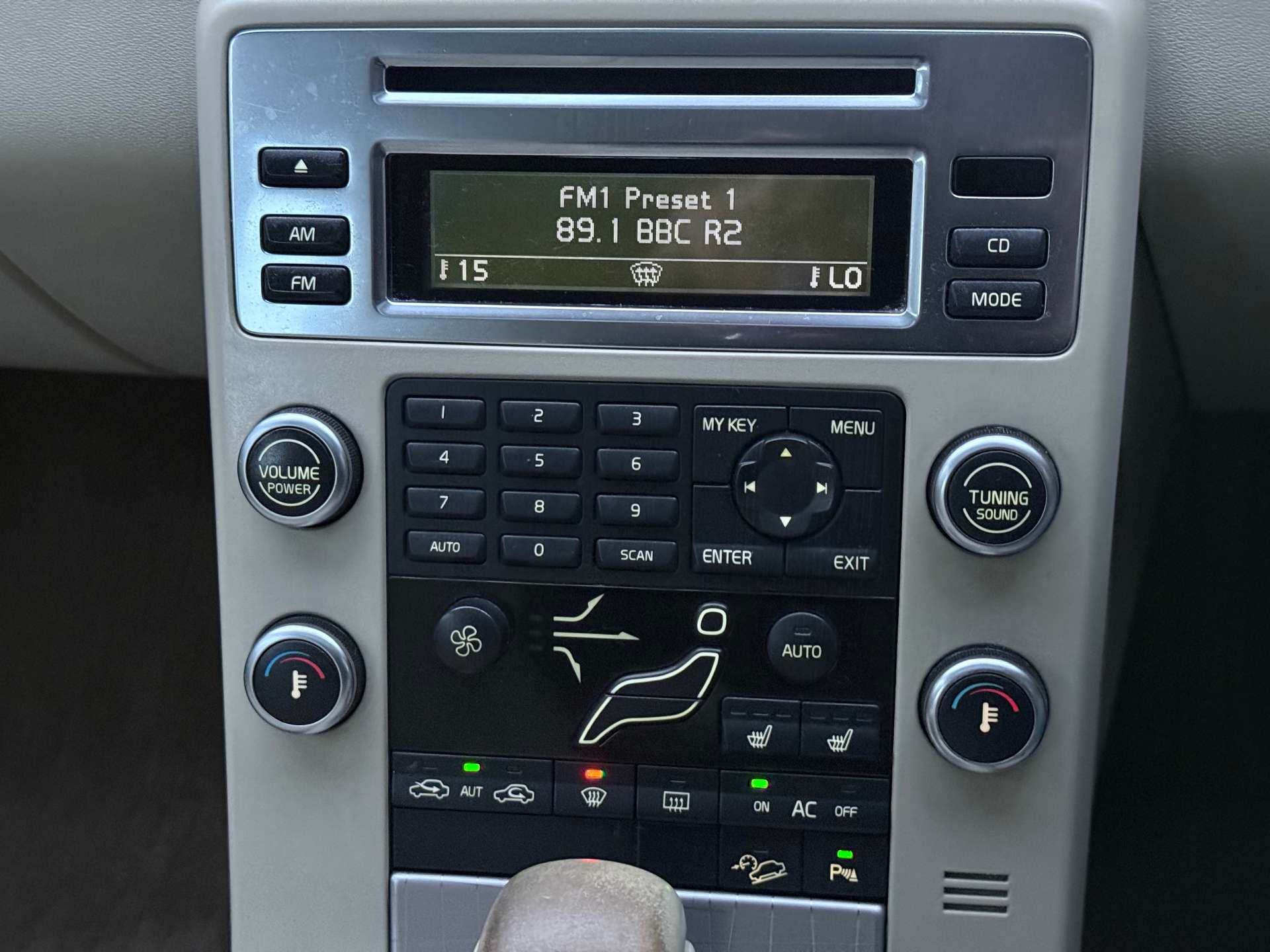 VOLVO XC70 2.4 XC70 SE D5 Auto 4WD 5dr #19