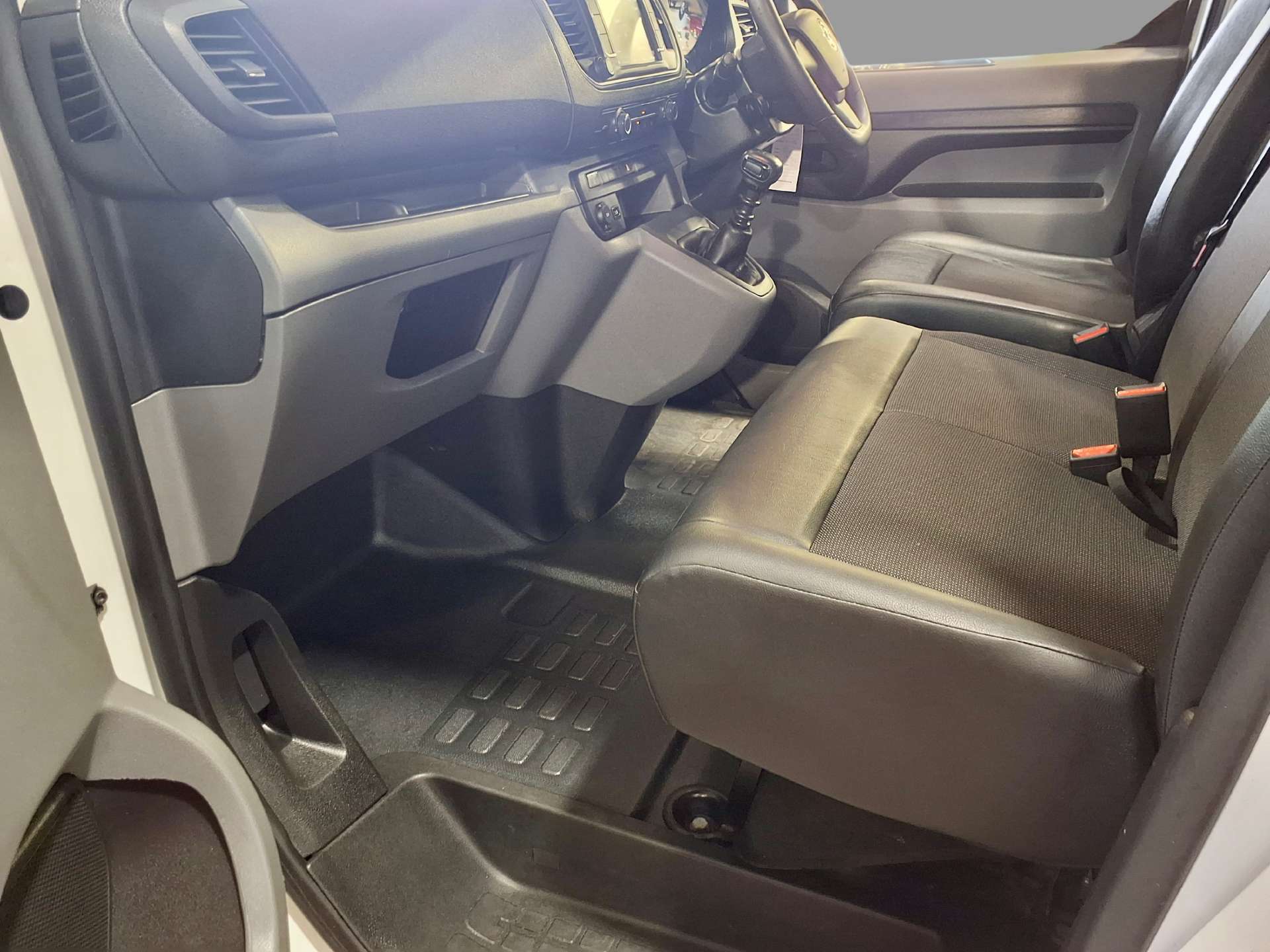 2021 Vauxhall VIVARO 1.5 Vivaro 2900 Dynamic S/S - vehicle photo 19 for sale on PureCar