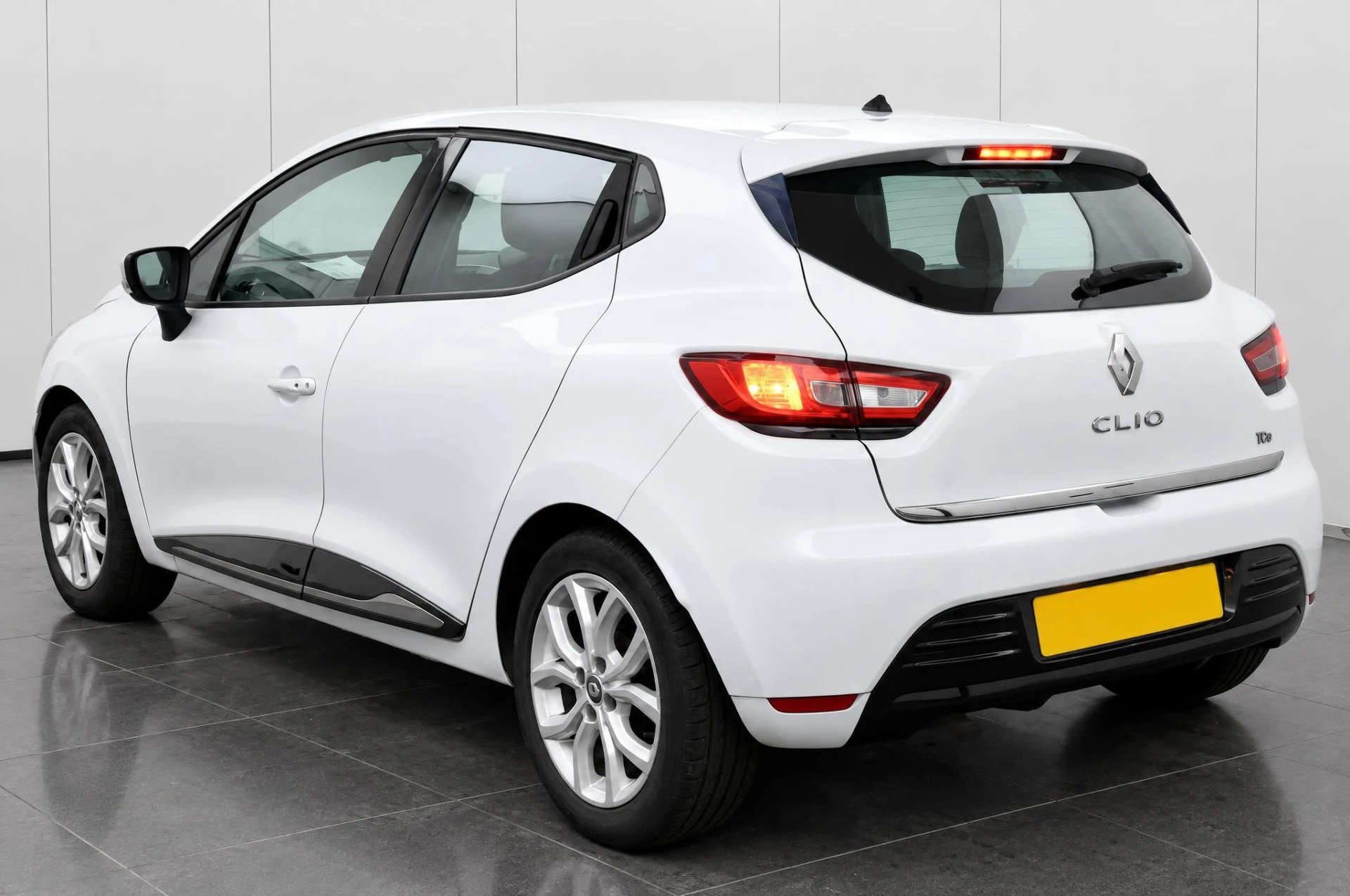 2017 Renault CLIO 0.9 Clio Dynamique Nav TCe 5dr - vehicle photo 9 for sale on PureCar