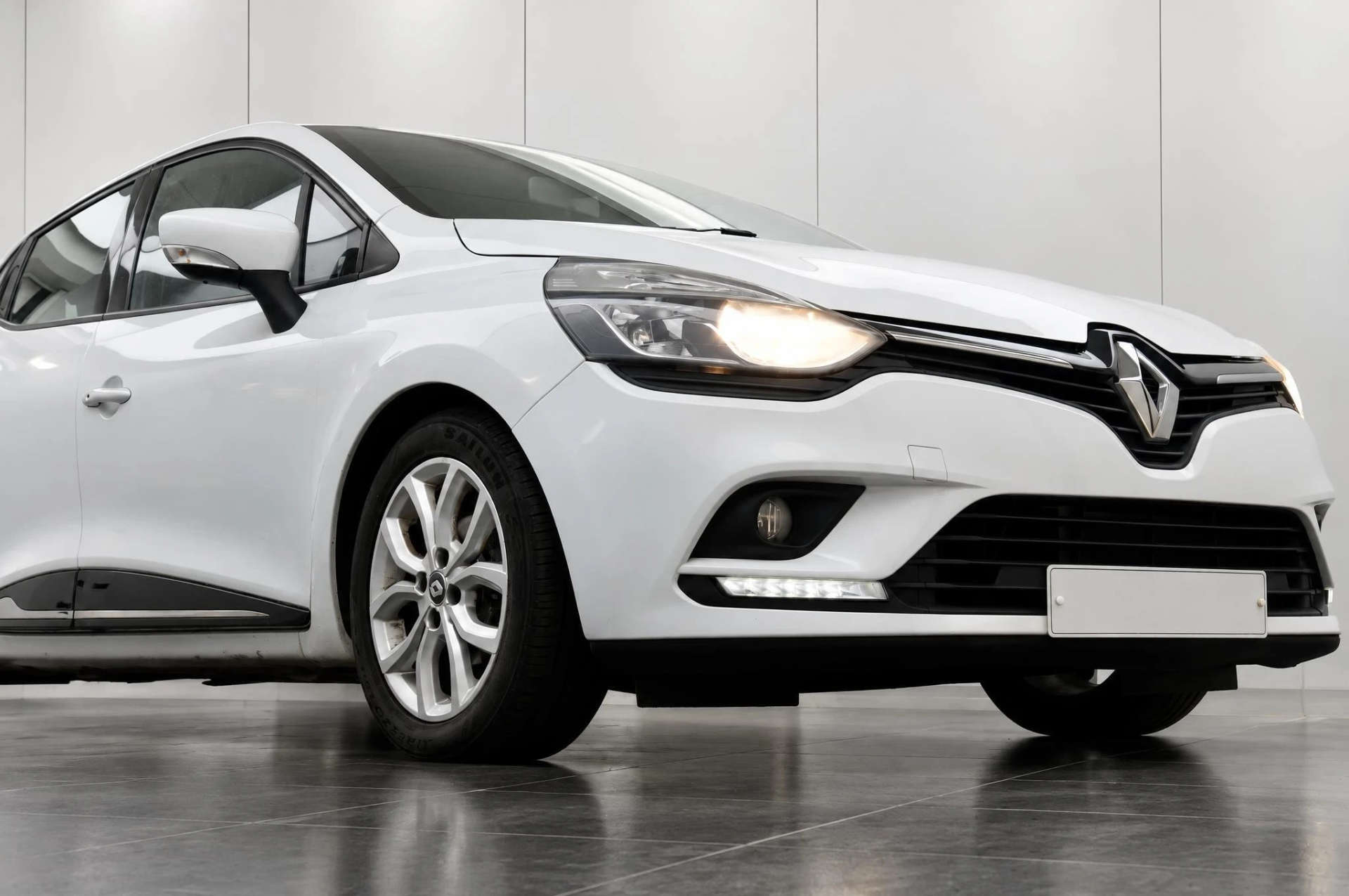 2017 Renault CLIO 0.9 Clio Dynamique Nav TCe 5dr - vehicle photo 11 for sale on PureCar