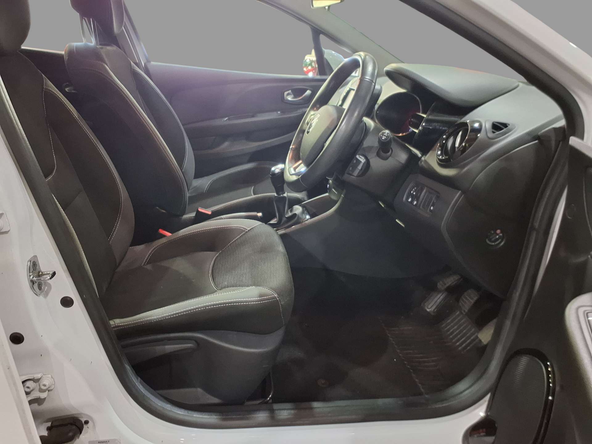 2017 Renault CLIO 0.9 Clio Dynamique Nav TCe 5dr - vehicle photo 20 for sale on PureCar