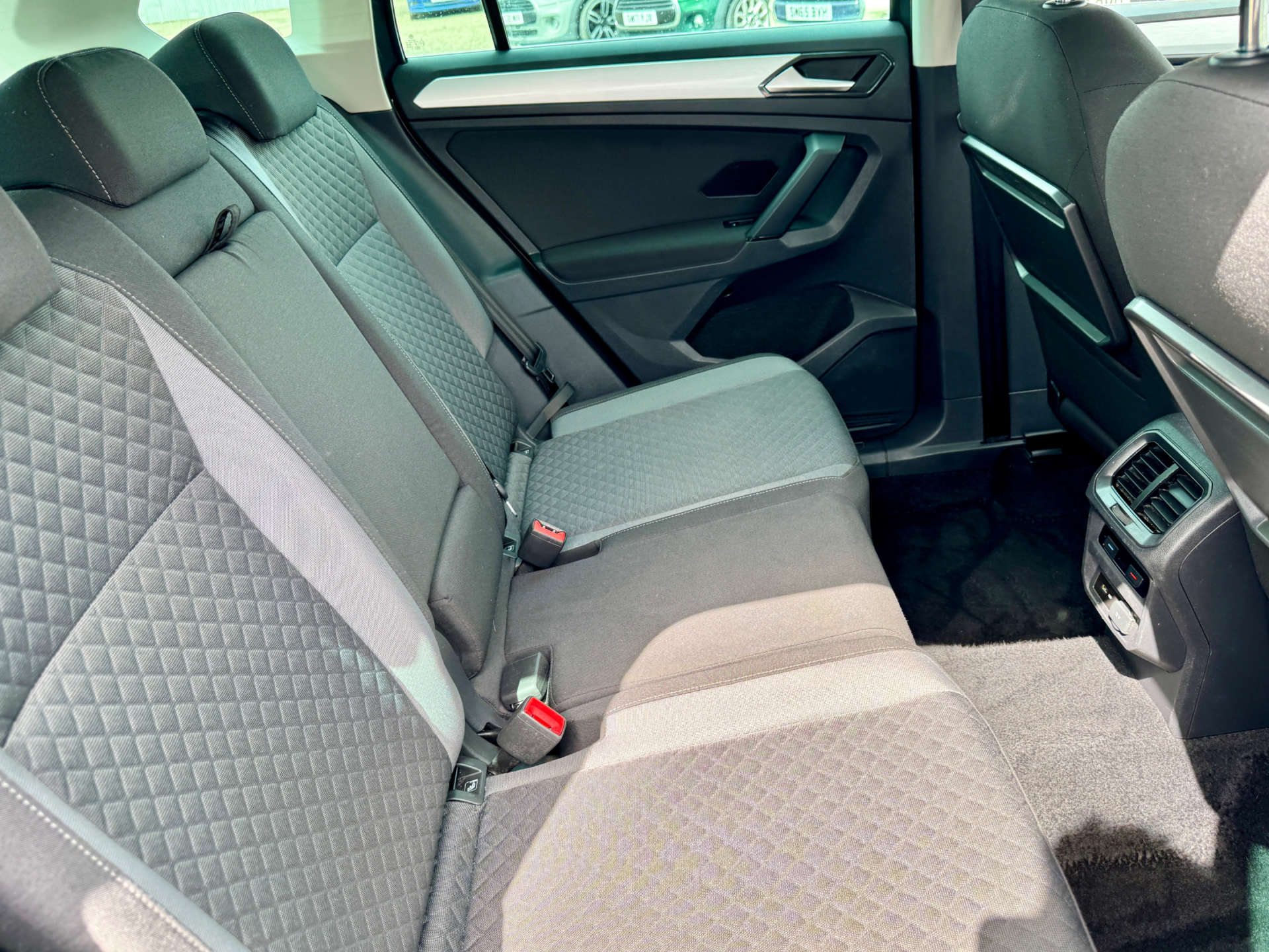 2017 Volkswagen TIGUAN 2.0 Tiguan SE Nav TDI BlueMotion Technology 4Motion 4WD 5dr - vehicle photo 45 for sale on PureCar