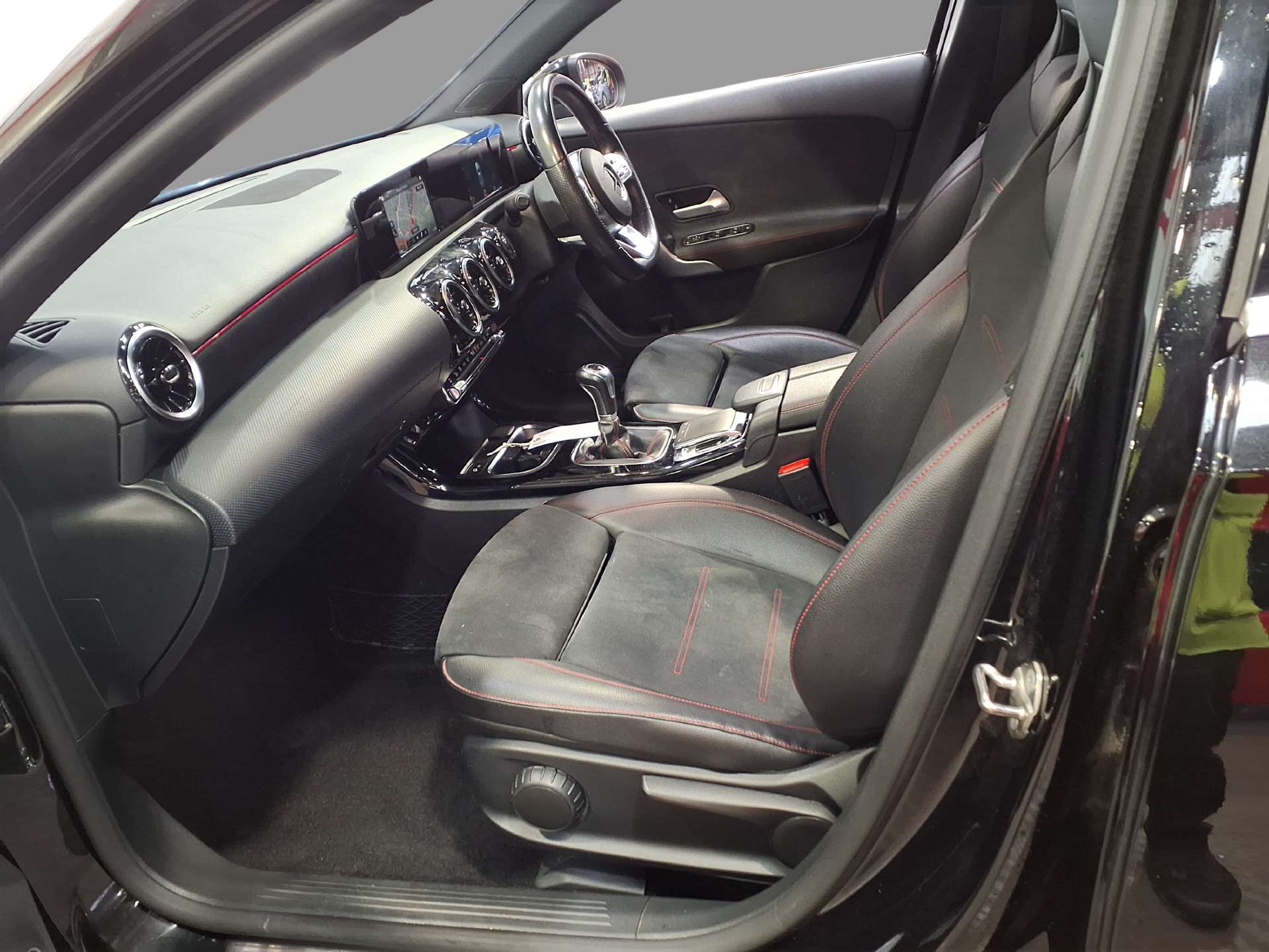 2019 MERCEDES A-CLASS 1.3 A 180 AMG Line 5dr - vehicle photo 18 for sale on PureCar