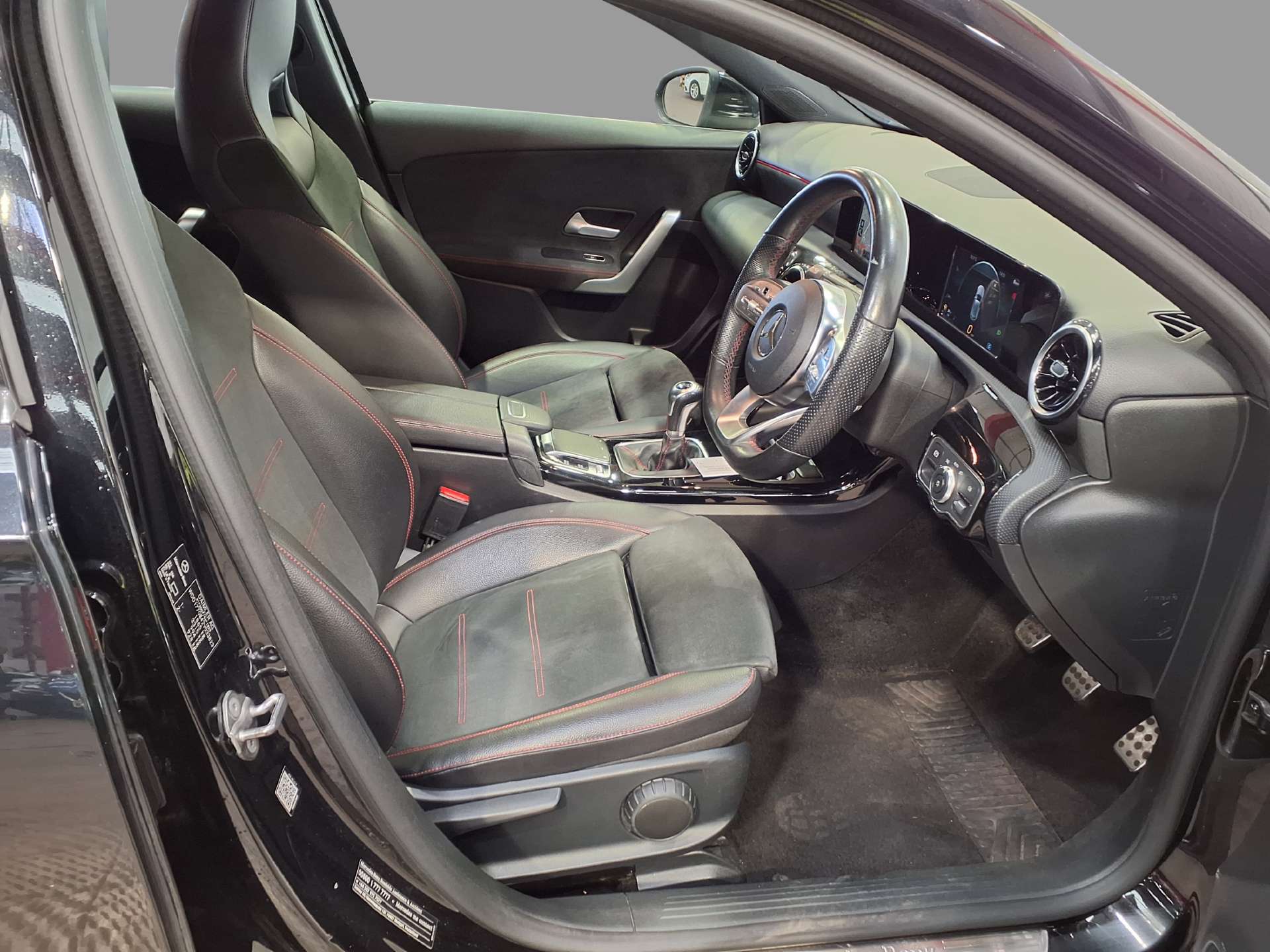 2019 MERCEDES A-CLASS 1.3 A 180 AMG Line 5dr - vehicle photo 19 for sale on PureCar