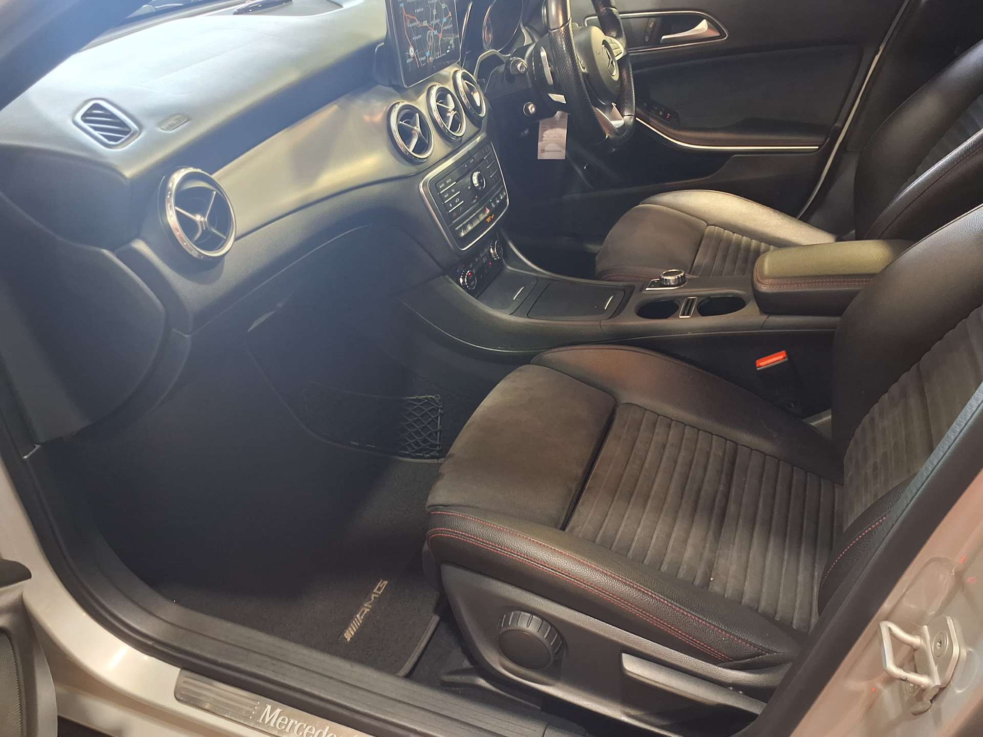 2016 MERCEDES GLA 2.1 GLA 220 D 4Matic AMG Line Premium Auto 4WD 5dr - vehicle photo 22 for sale on PureCar