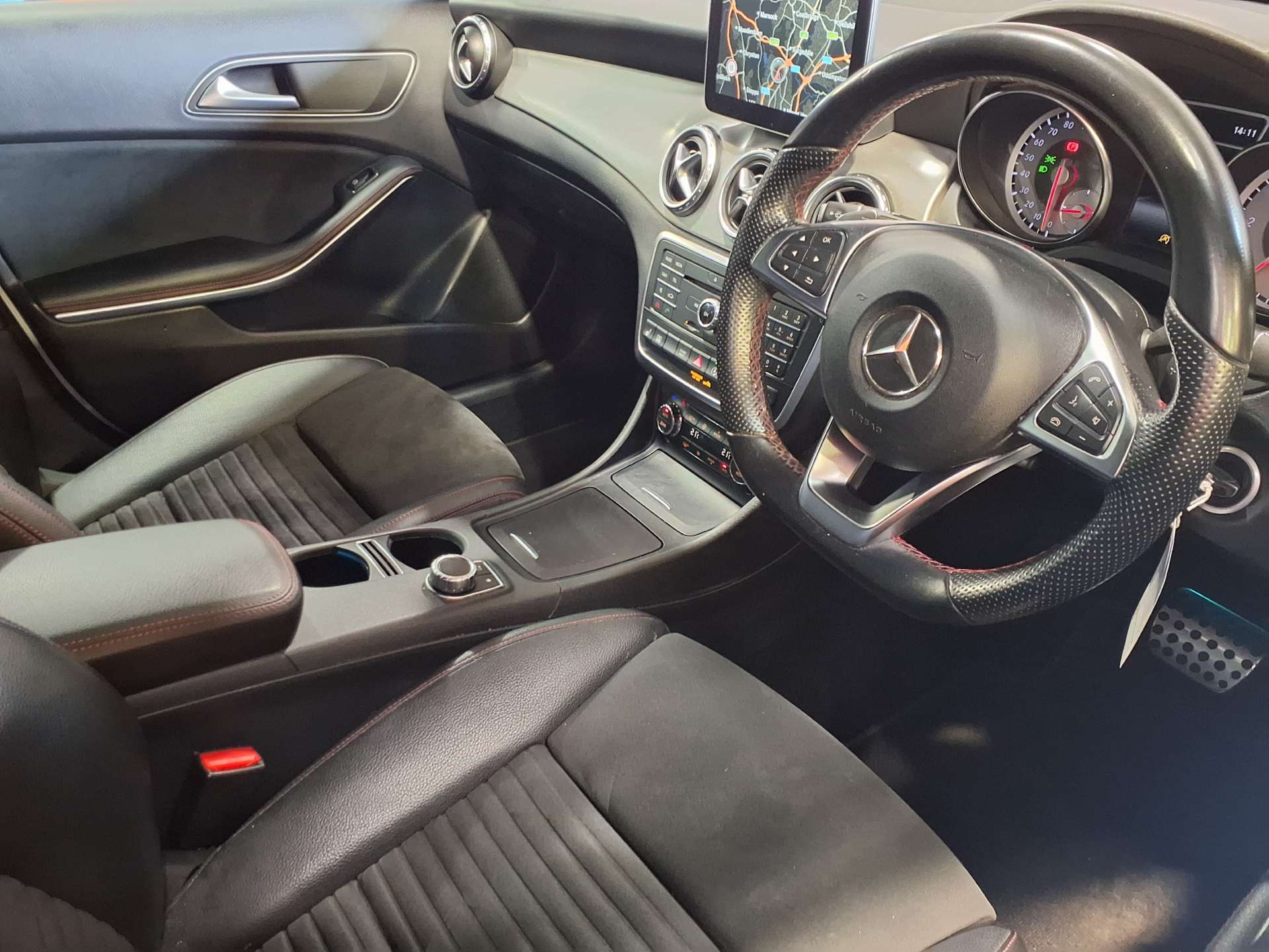 2016 MERCEDES GLA 2.1 GLA 220 D 4Matic AMG Line Premium Auto 4WD 5dr - vehicle photo 23 for sale on PureCar