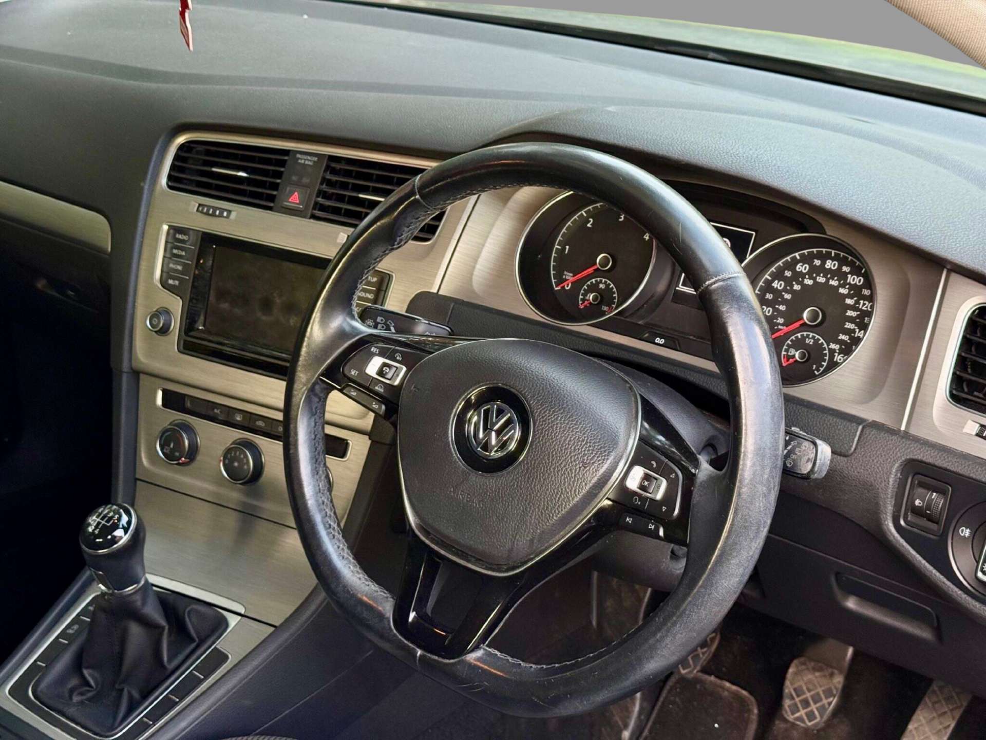2013 Volkswagen GOLF 1.6 Golf SE BlueMotion Technology TDI 5dr - vehicle photo 15 for sale on PureCar