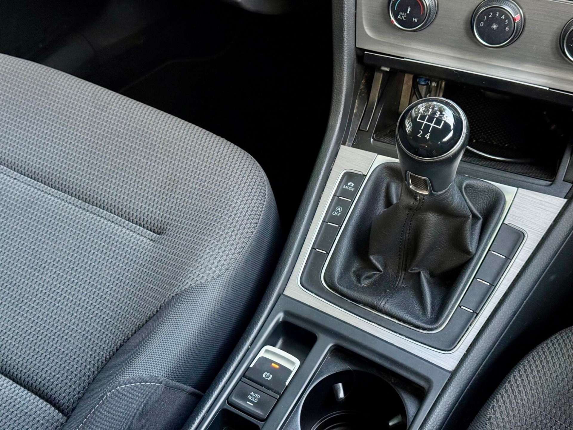 2013 Volkswagen GOLF 1.6 Golf SE BlueMotion Technology TDI 5dr - vehicle photo 28 for sale on PureCar