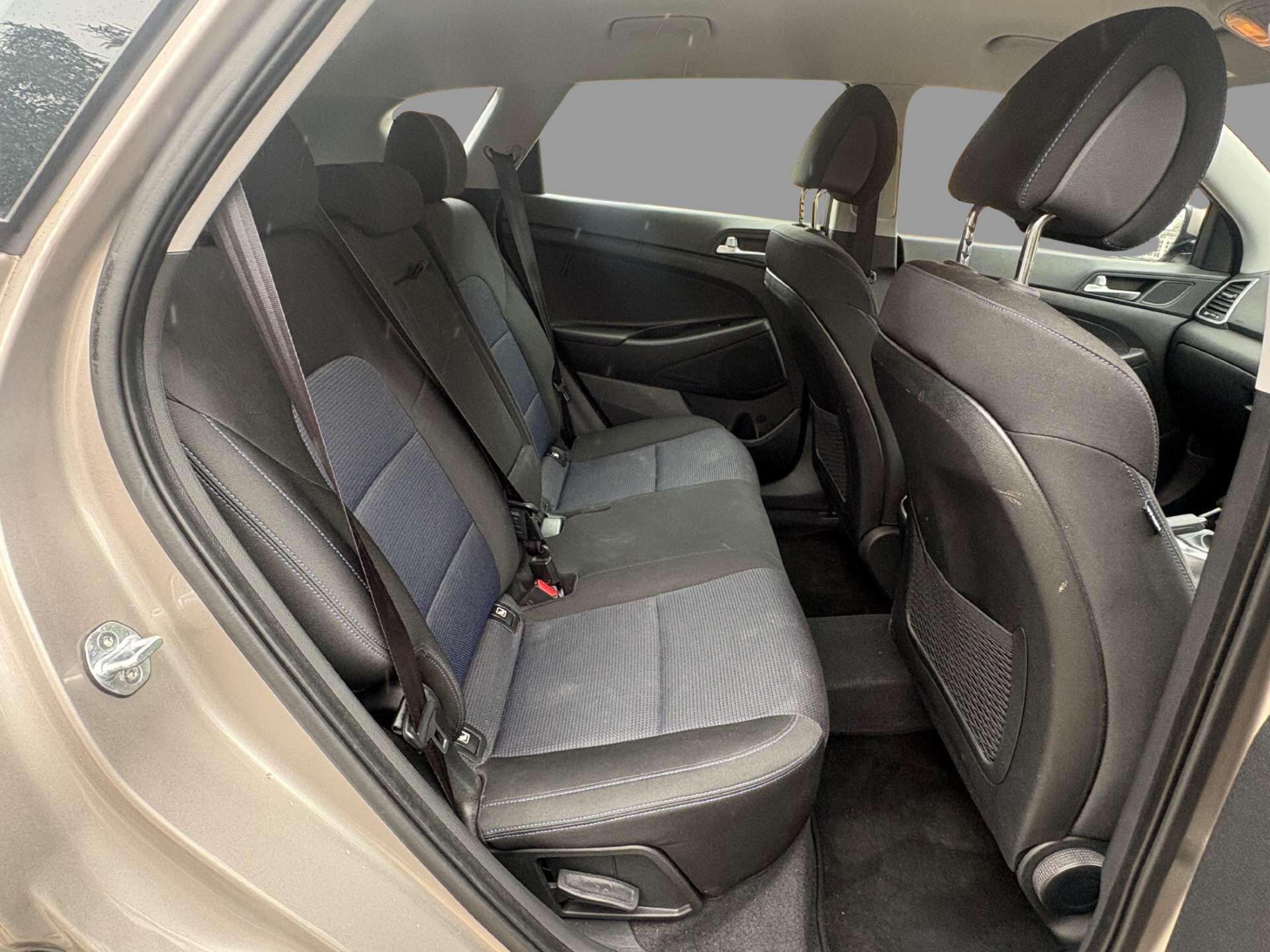 2016 Hyundai TUCSON 1.7 Tucson SE Nav Blue Drive 2WD CRDi Semi-Auto 5dr - vehicle photo 21 for sale on PureCar