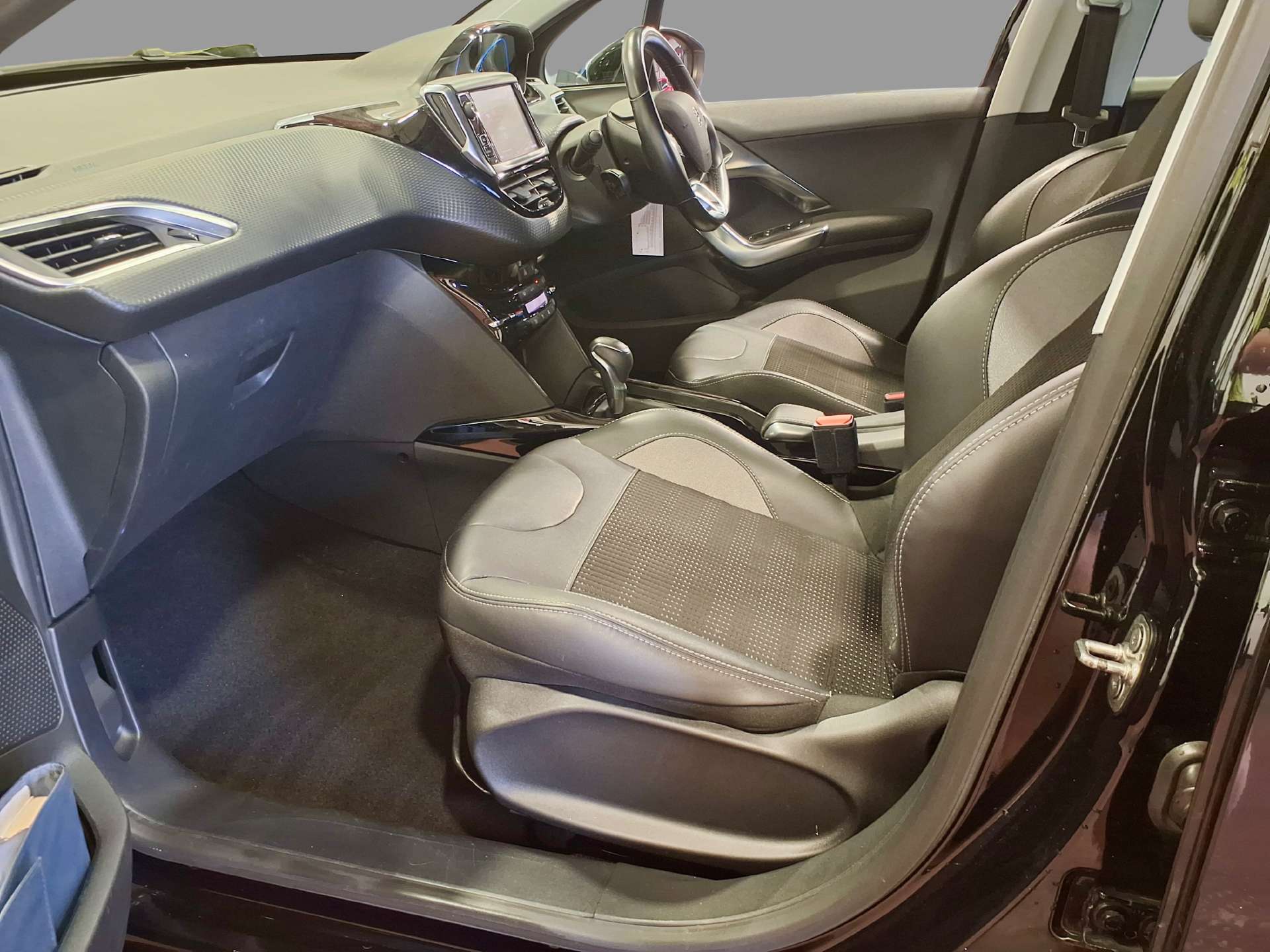2018 Peugeot 1.2 2008 Allure PureTech S/S Auto 5dr - vehicle photo 14 for sale on PureCar