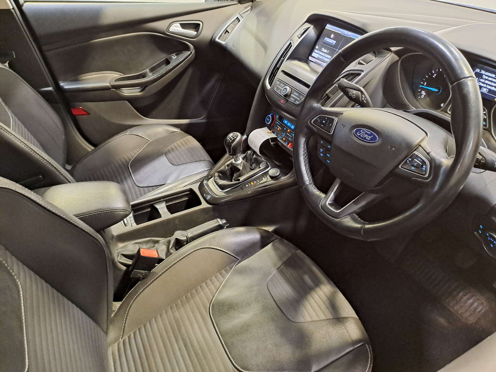2015 Ford FOCUS 1.5 Focus Titanium X TDCI 5dr - vehicle photo 19 for sale on PureCar
