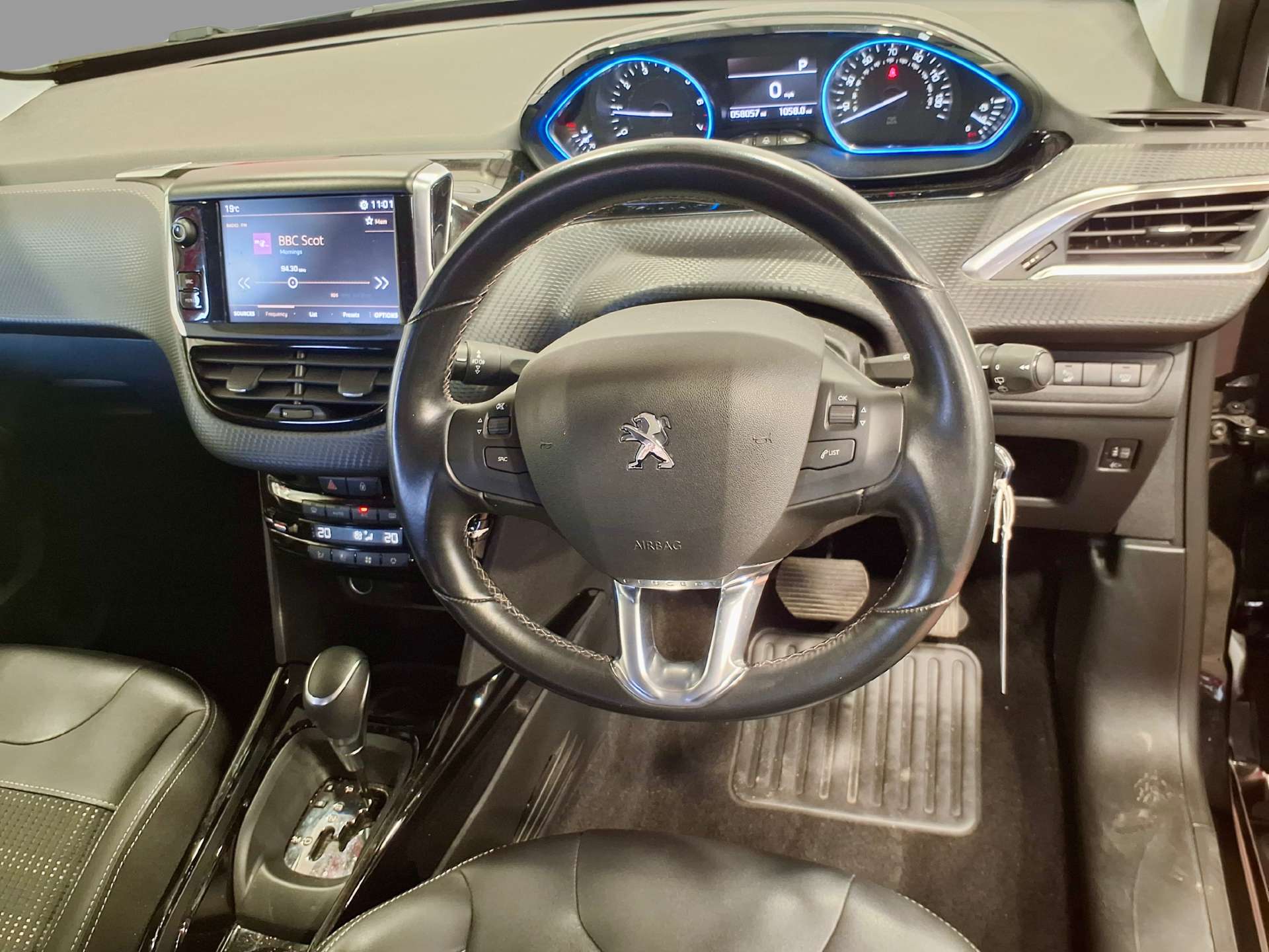 2018 Peugeot 1.2 2008 Allure PureTech S/S Auto 5dr - vehicle photo 16 for sale on PureCar