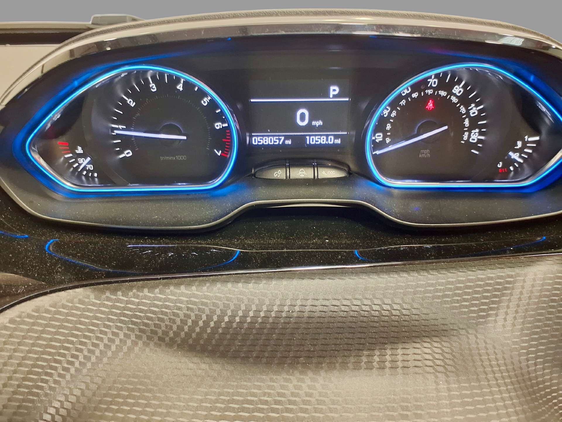 2018 Peugeot 1.2 2008 Allure PureTech S/S Auto 5dr - vehicle photo 18 for sale on PureCar