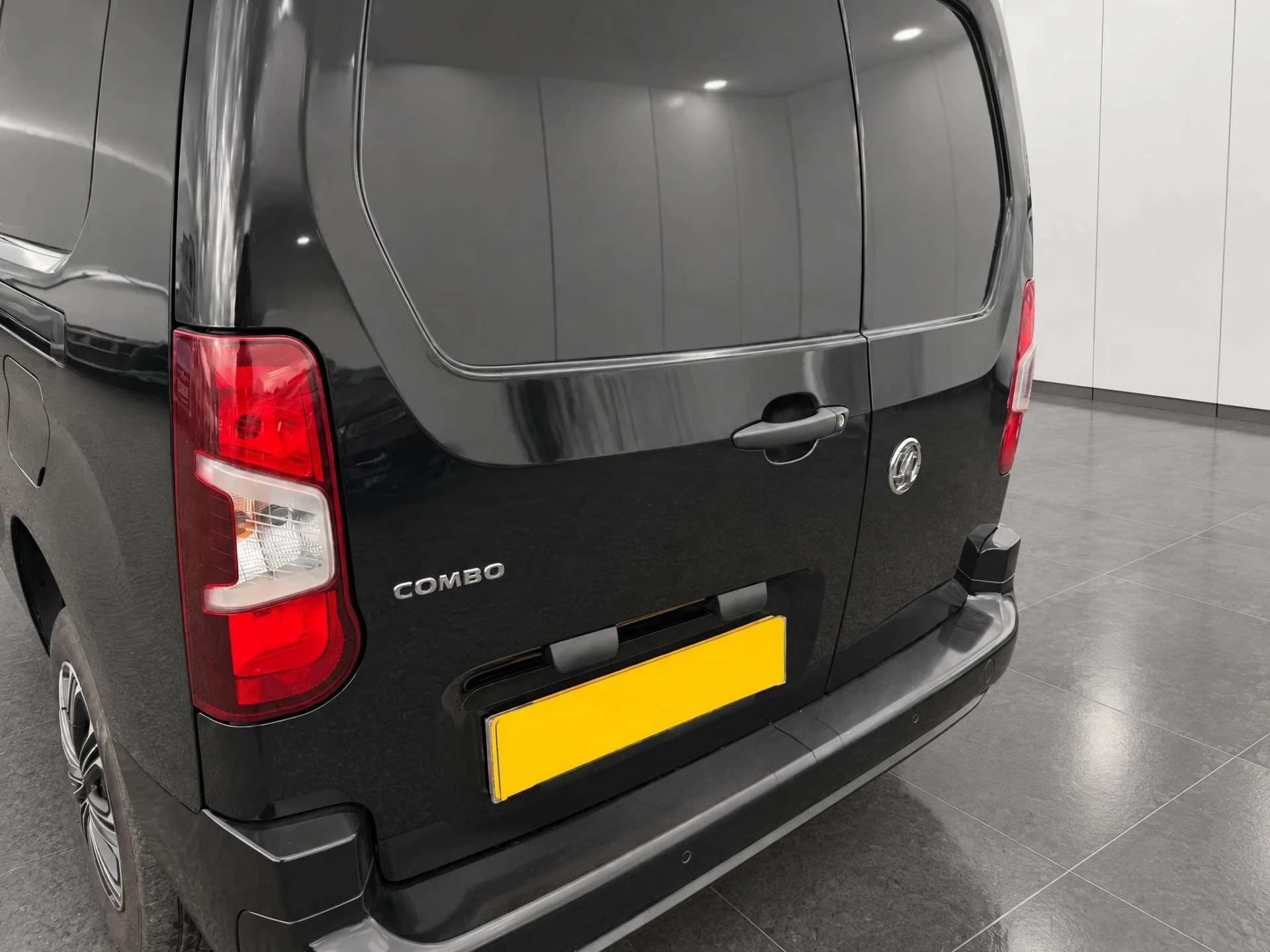 2021 Vauxhall COMBO 1.5 Combo 2300 Sportive TD S/S - vehicle photo 17 for sale on PureCar