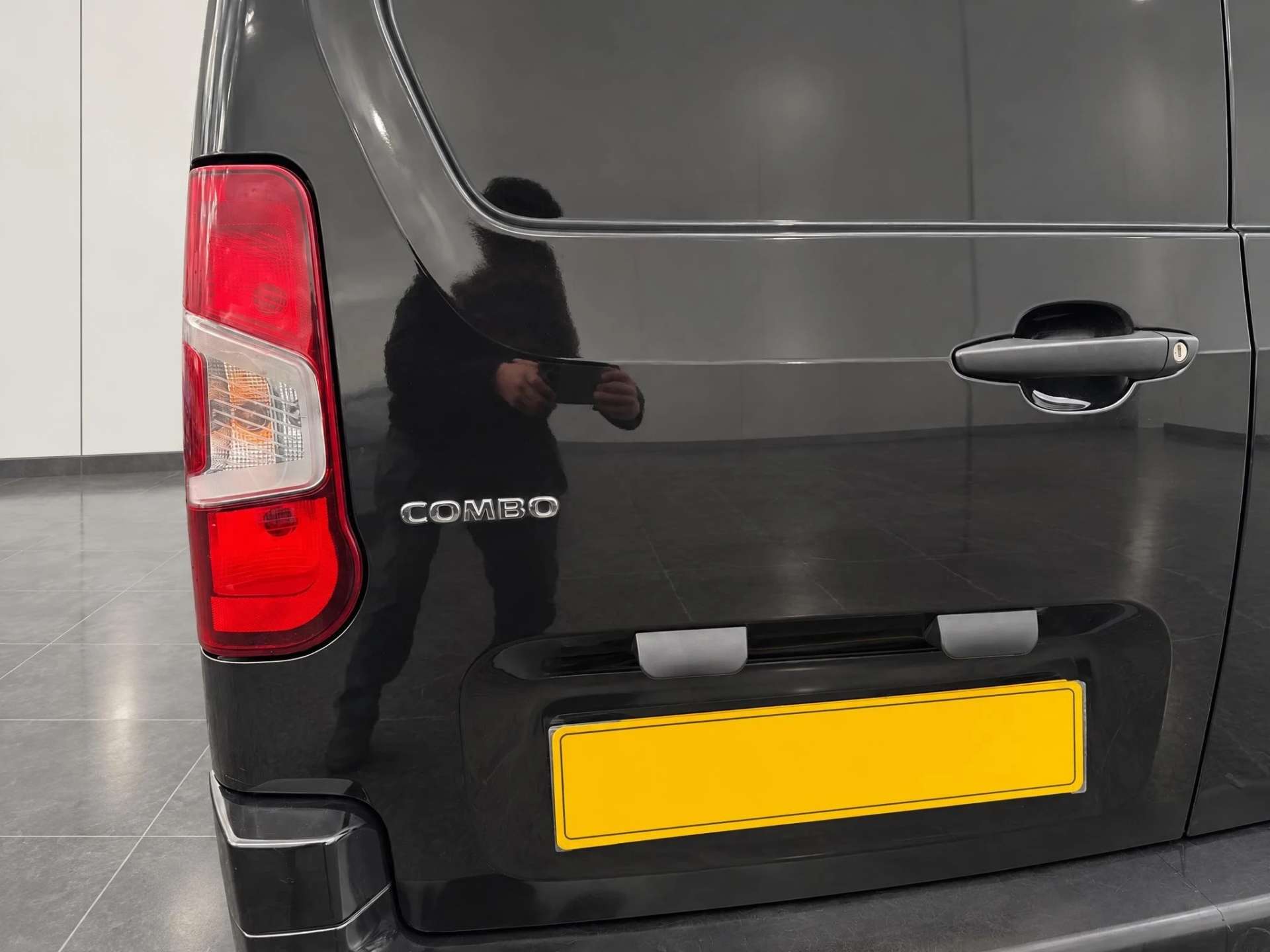 2021 Vauxhall COMBO 1.5 Combo 2300 Sportive TD S/S - vehicle photo 18 for sale on PureCar