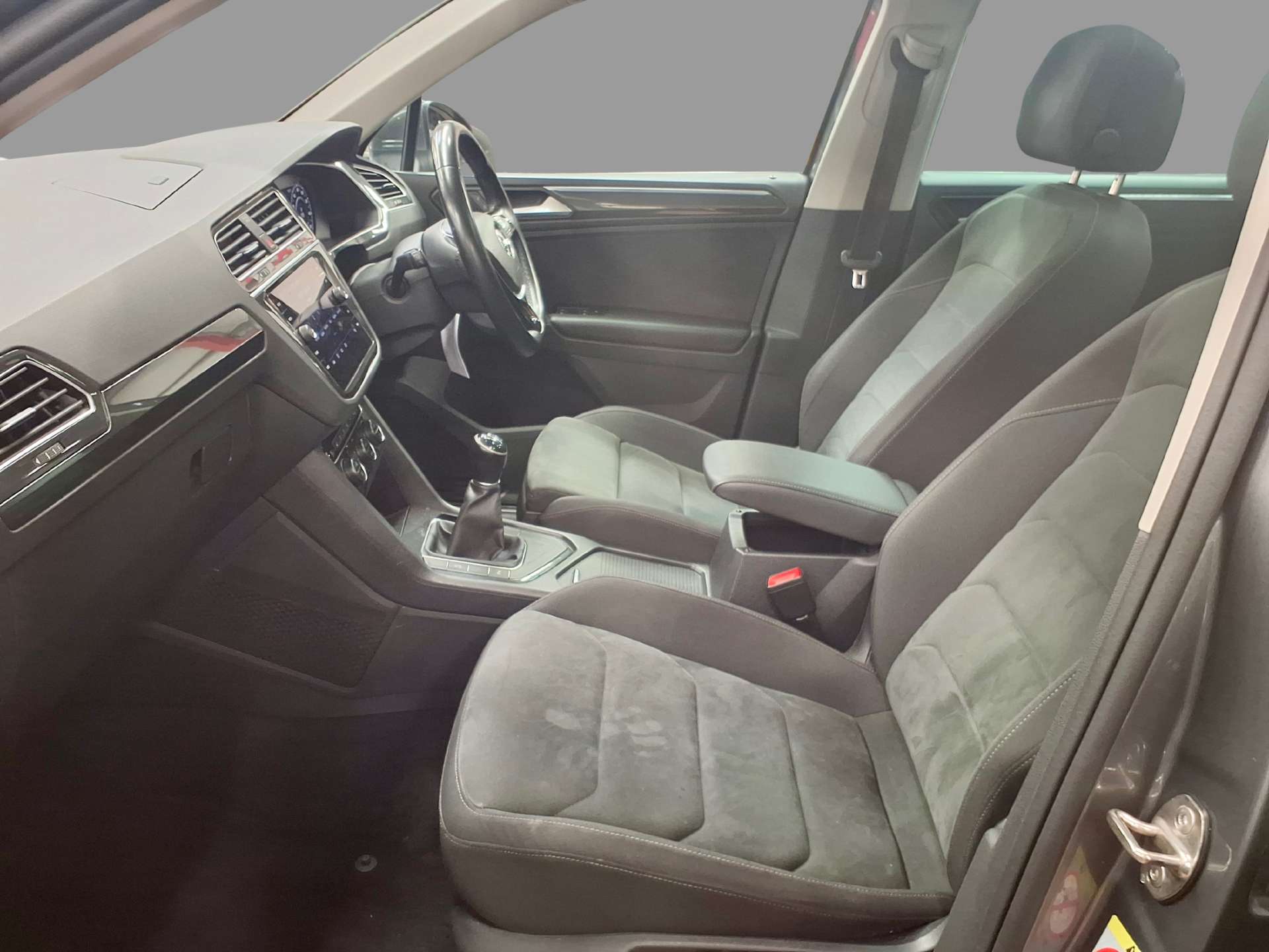 2018 Volkswagen TIGUAN 2.0 Tiguan SEL TDI 5dr - vehicle photo 19 for sale on PureCar