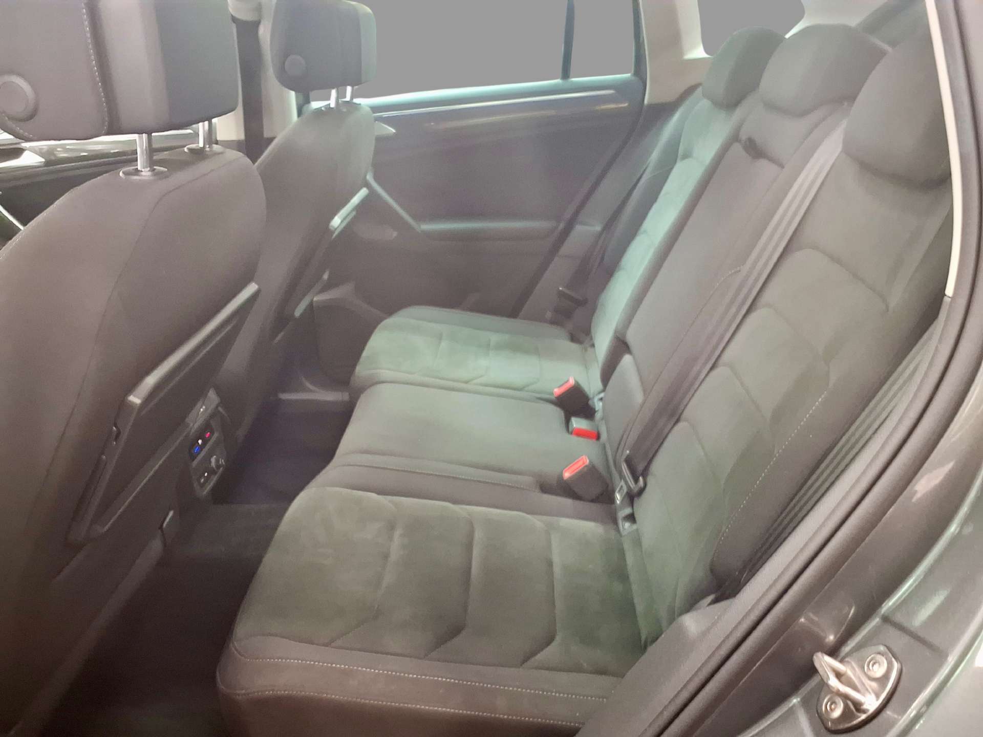 2018 Volkswagen TIGUAN 2.0 Tiguan SEL TDI 5dr - vehicle photo 23 for sale on PureCar