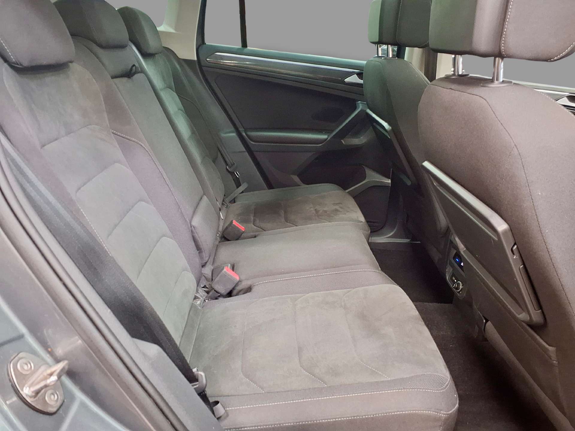 2018 Volkswagen TIGUAN 2.0 Tiguan SEL TDI 5dr - vehicle photo 24 for sale on PureCar