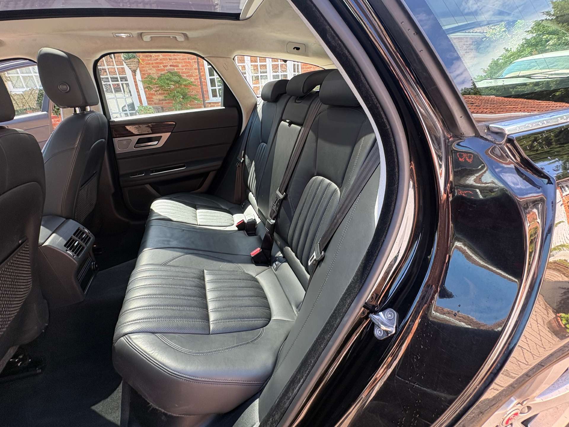 JAGUAR XF 2.0 XF Portfolio Auto 5dr #14