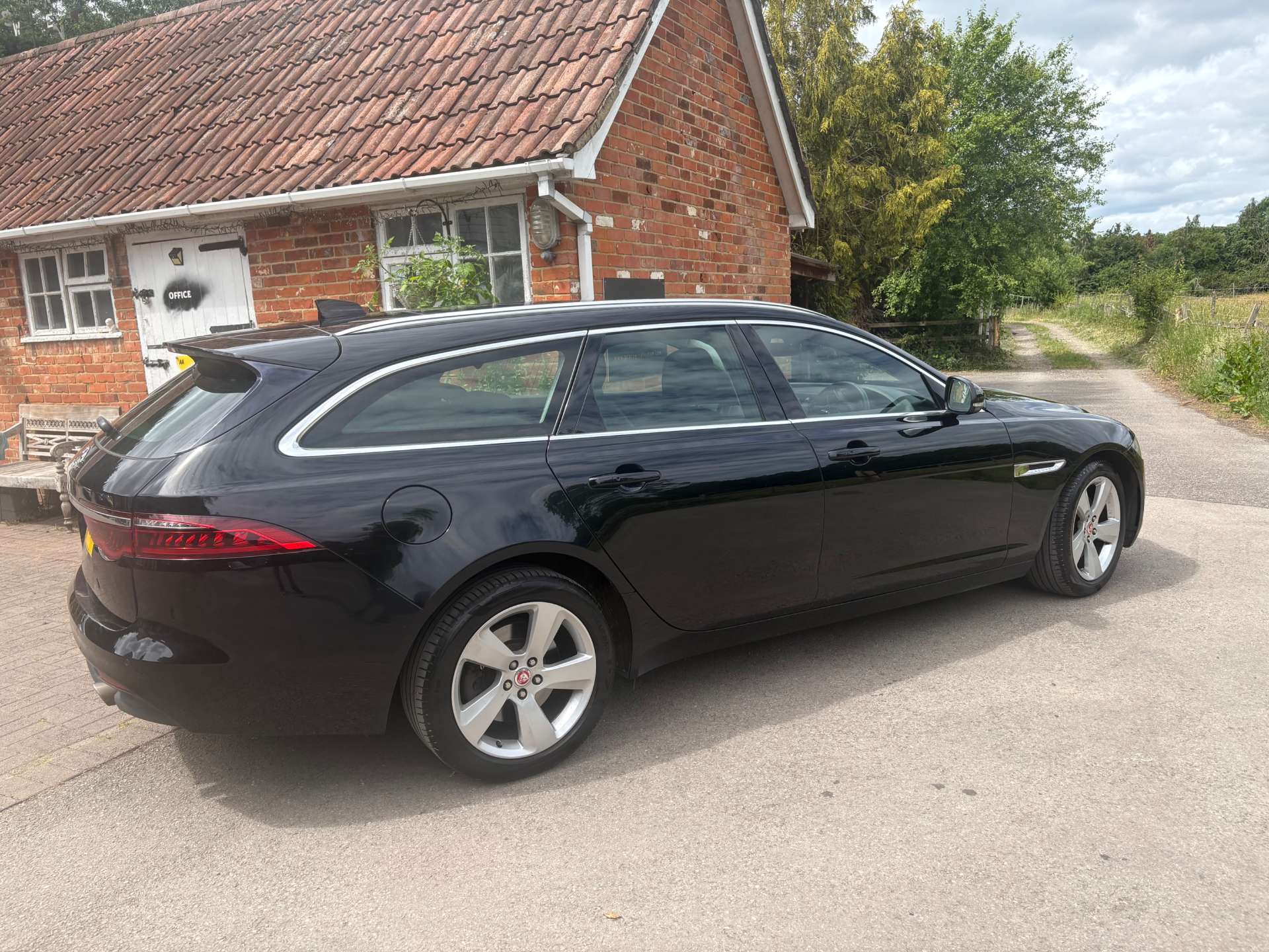 JAGUAR XF 2.0 XF Portfolio Auto 5dr #3