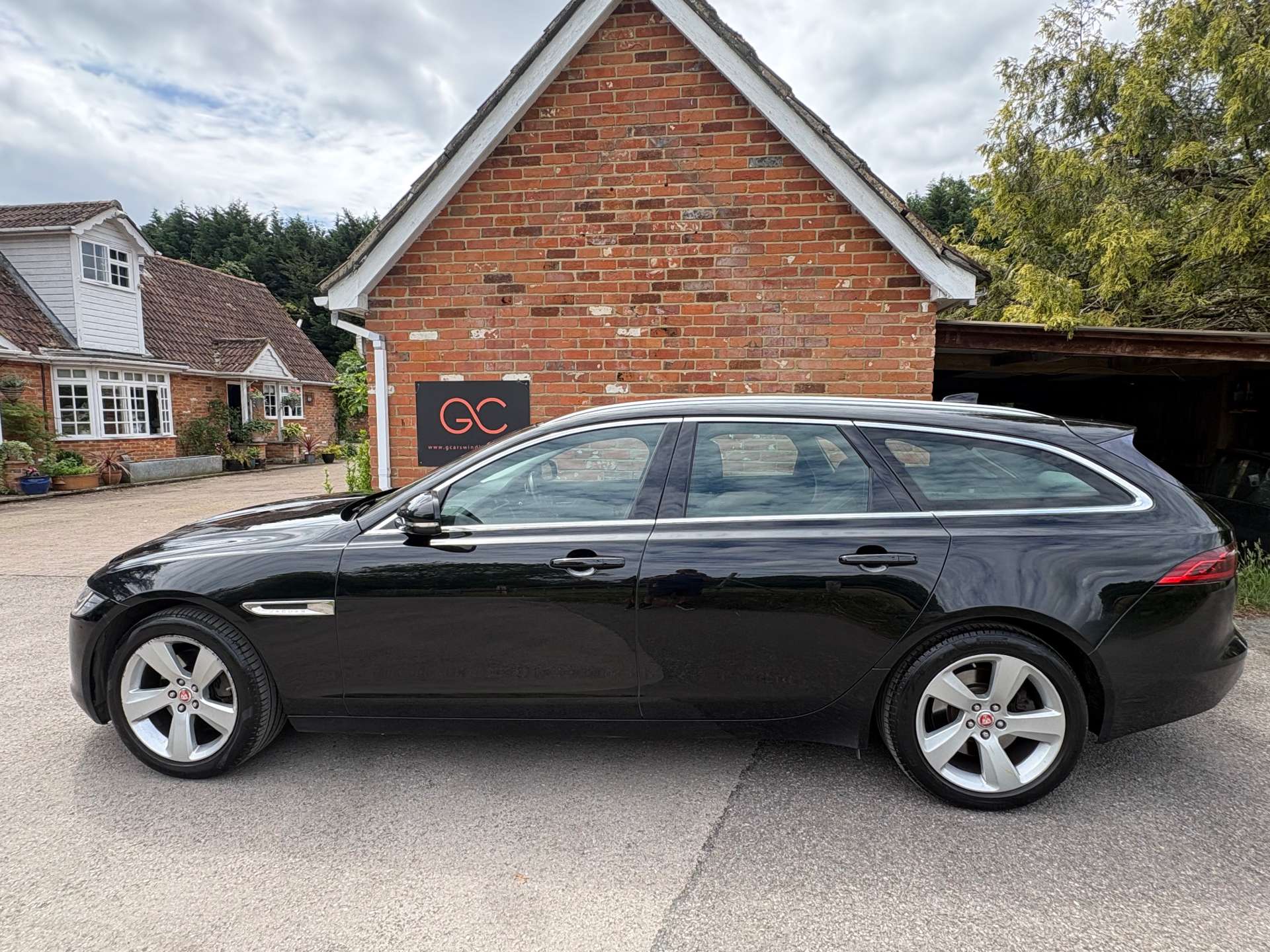 JAGUAR XF 2.0 XF Portfolio Auto 5dr #11