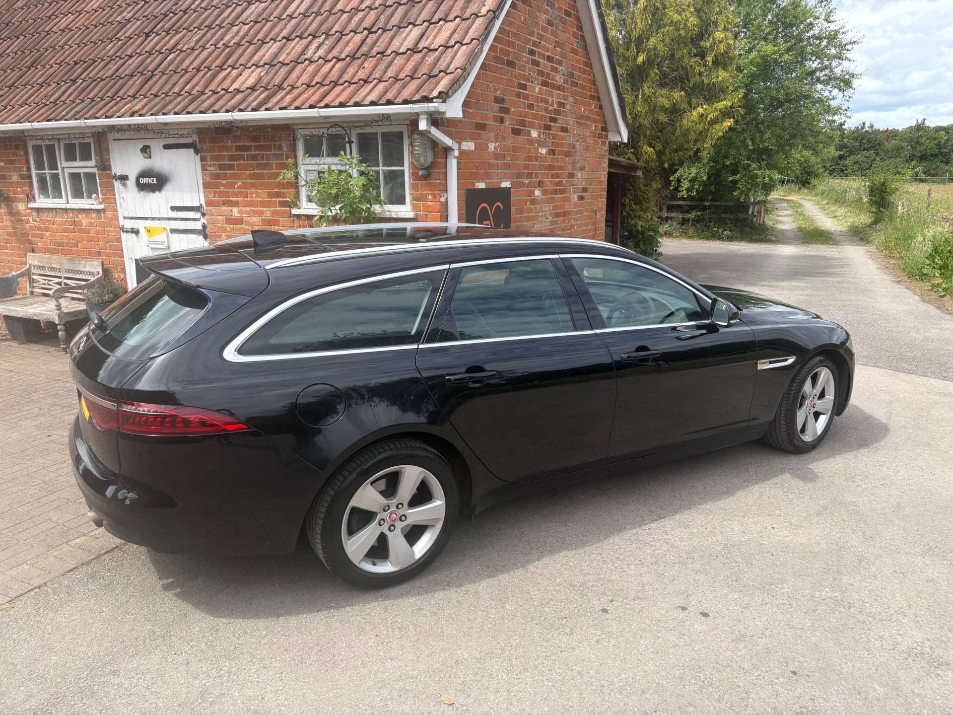 JAGUAR XF 2.0 XF Portfolio Auto 5dr #24