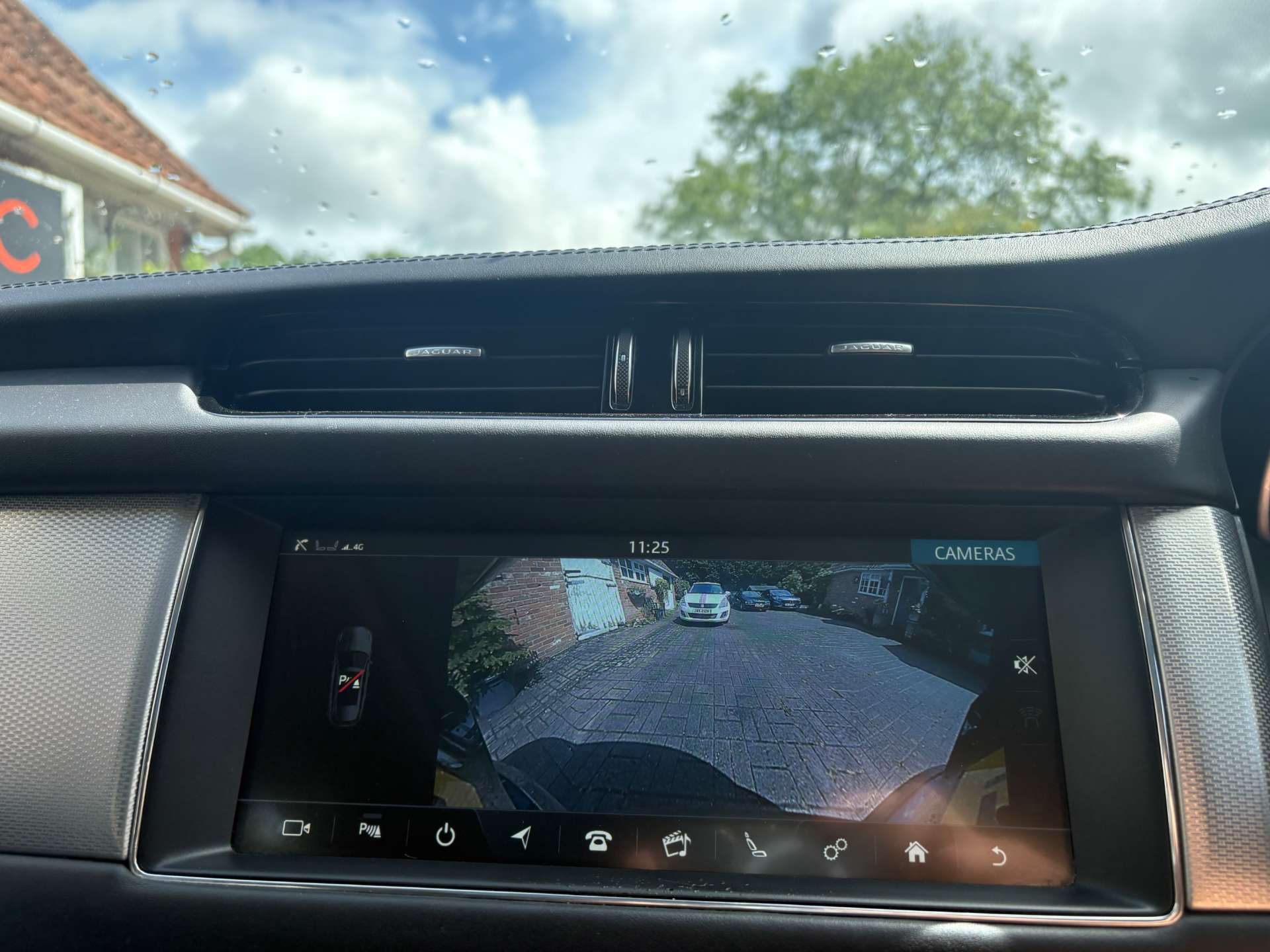 JAGUAR XF 2.0 XF Portfolio Auto 5dr #27
