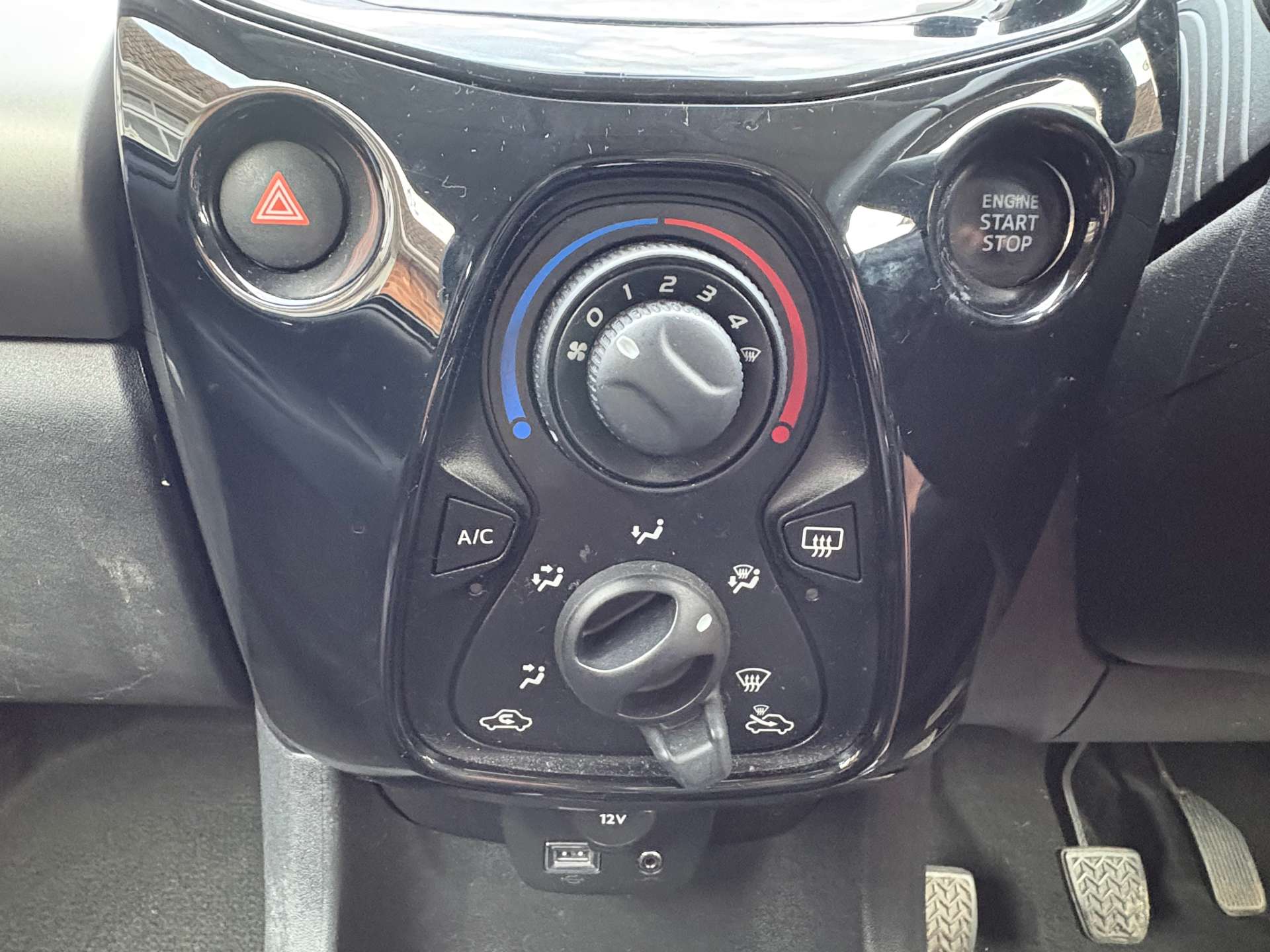 PEUGEOT 108 1.2 108 Allure 5dr #22