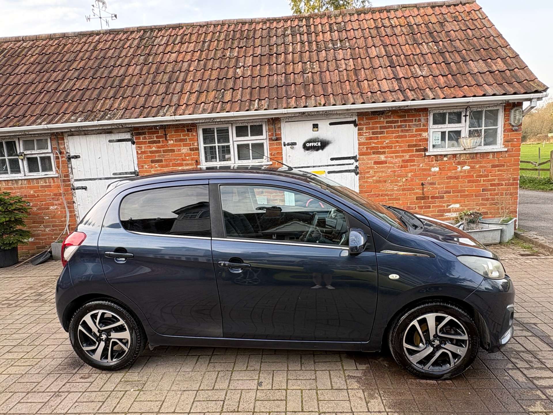 PEUGEOT 108 1.2 108 Allure 5dr #6