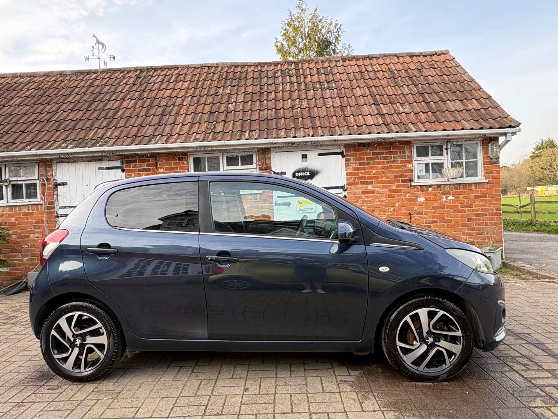 PEUGEOT 108 1.2 108 Allure 5dr #30