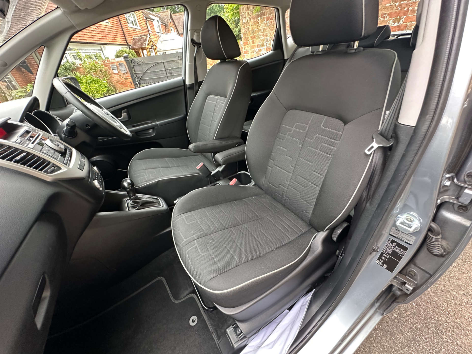 KIA VENGA 1.6 Venga 2 Auto 5dr #8