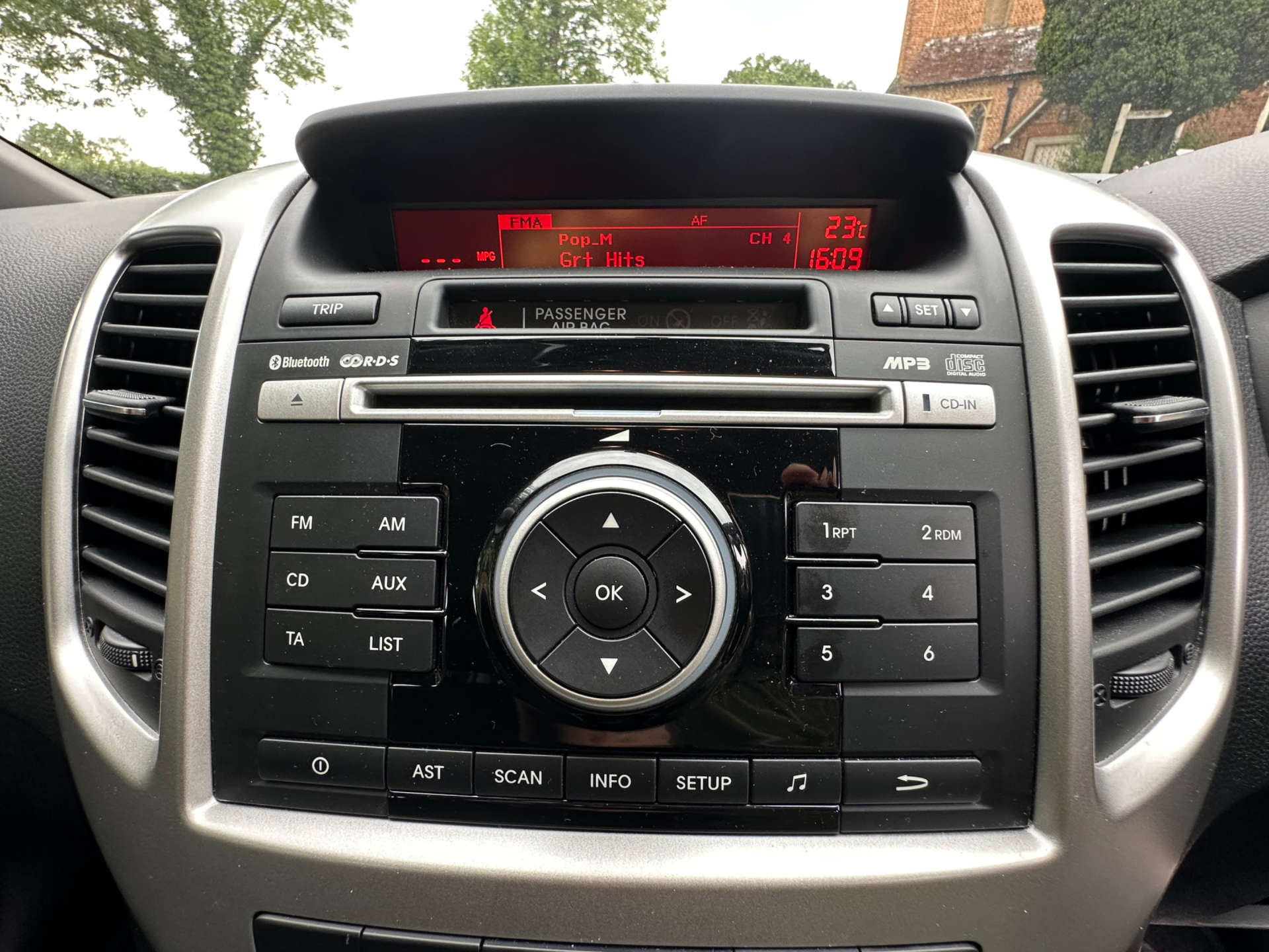 KIA VENGA 1.6 Venga 2 Auto 5dr #16