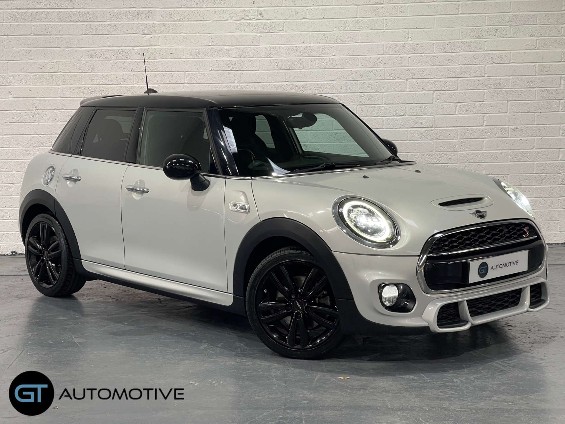 Hatch 2.0 Cooper S Sport 5dr Main Image
