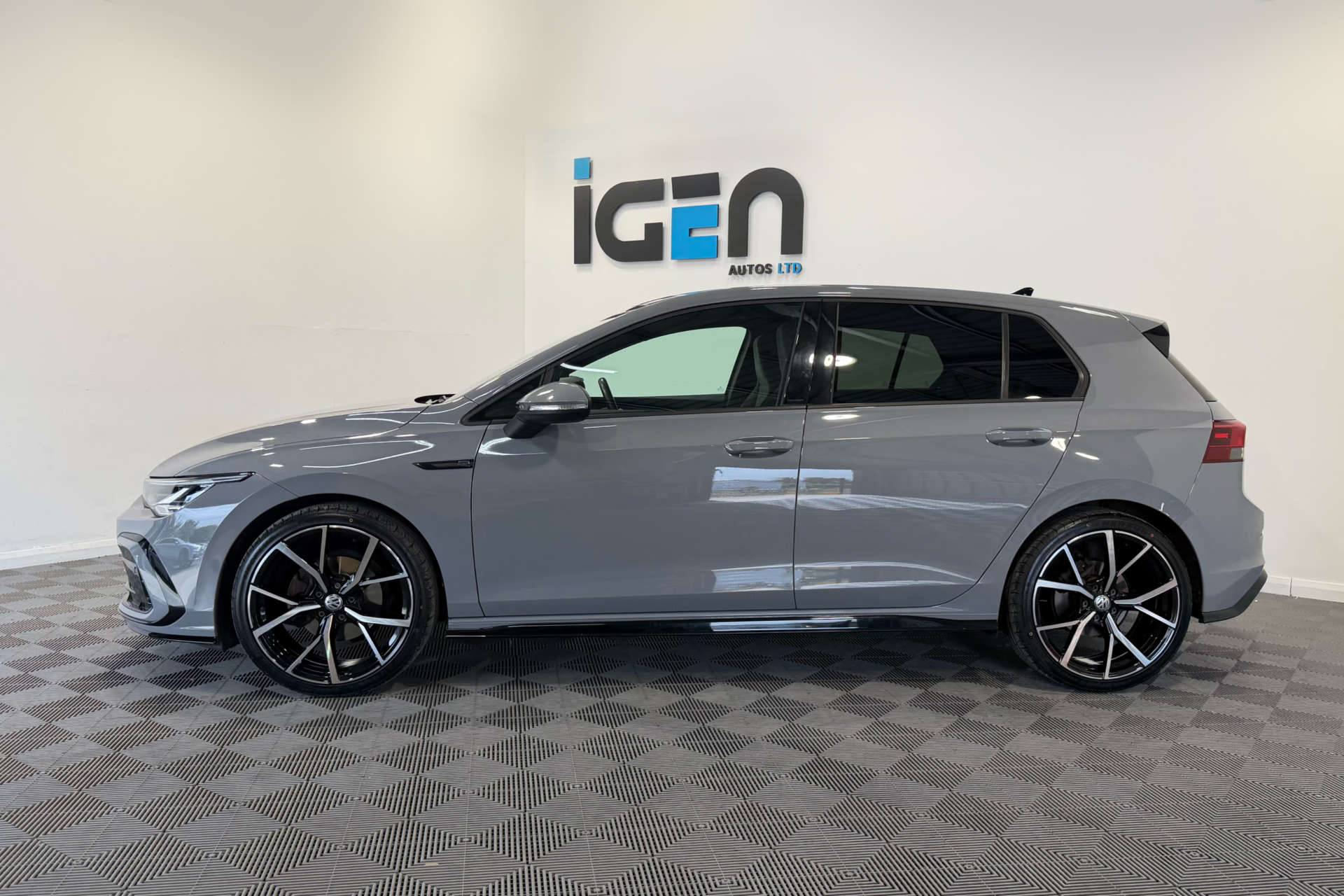 2022 Volkswagen GOLF 1.5 Golf R-Line TSi 5dr - vehicle photo 4 for sale on PureCar