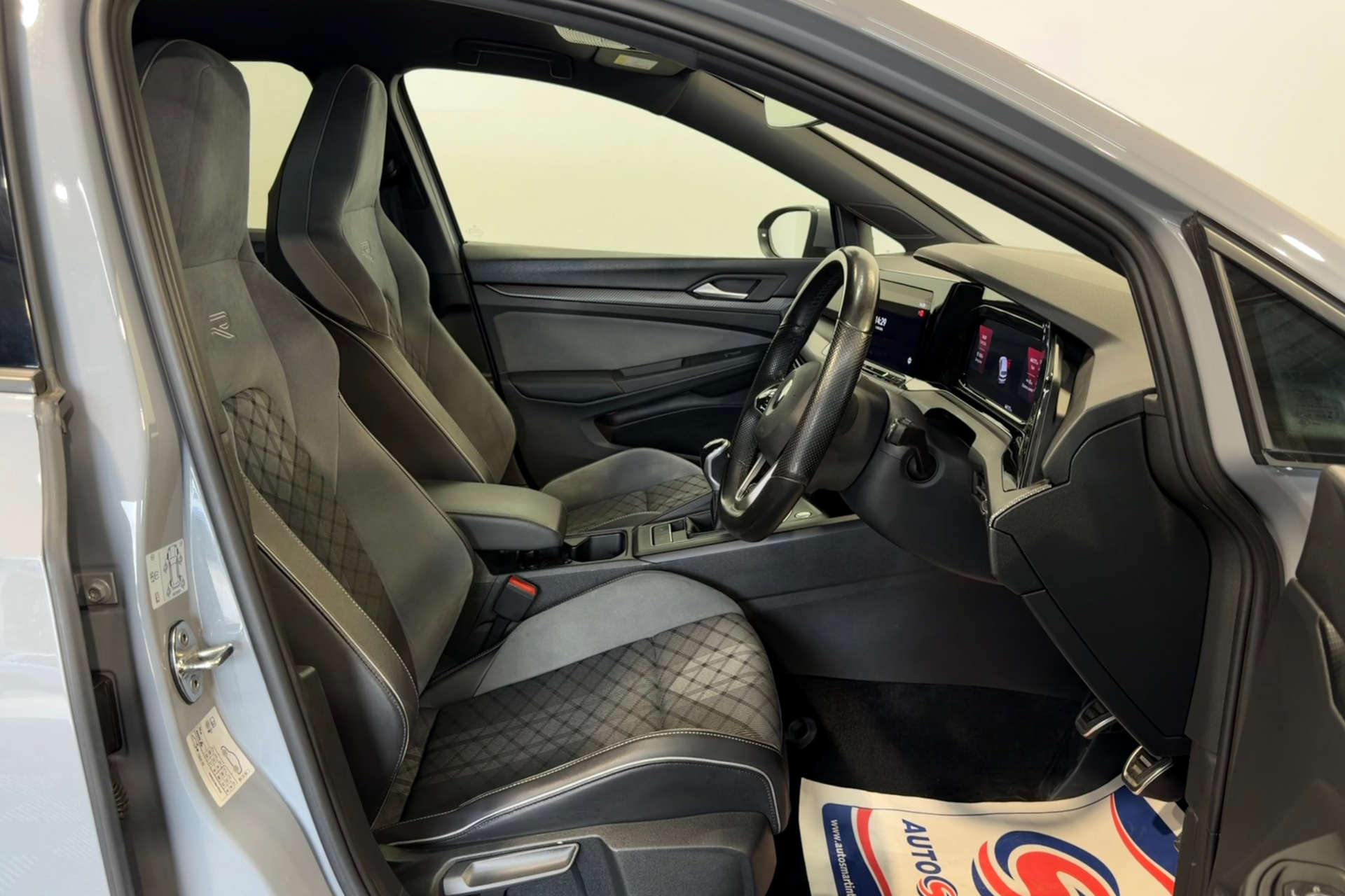 2022 Volkswagen GOLF 1.5 Golf R-Line TSi 5dr - vehicle photo 16 for sale on PureCar