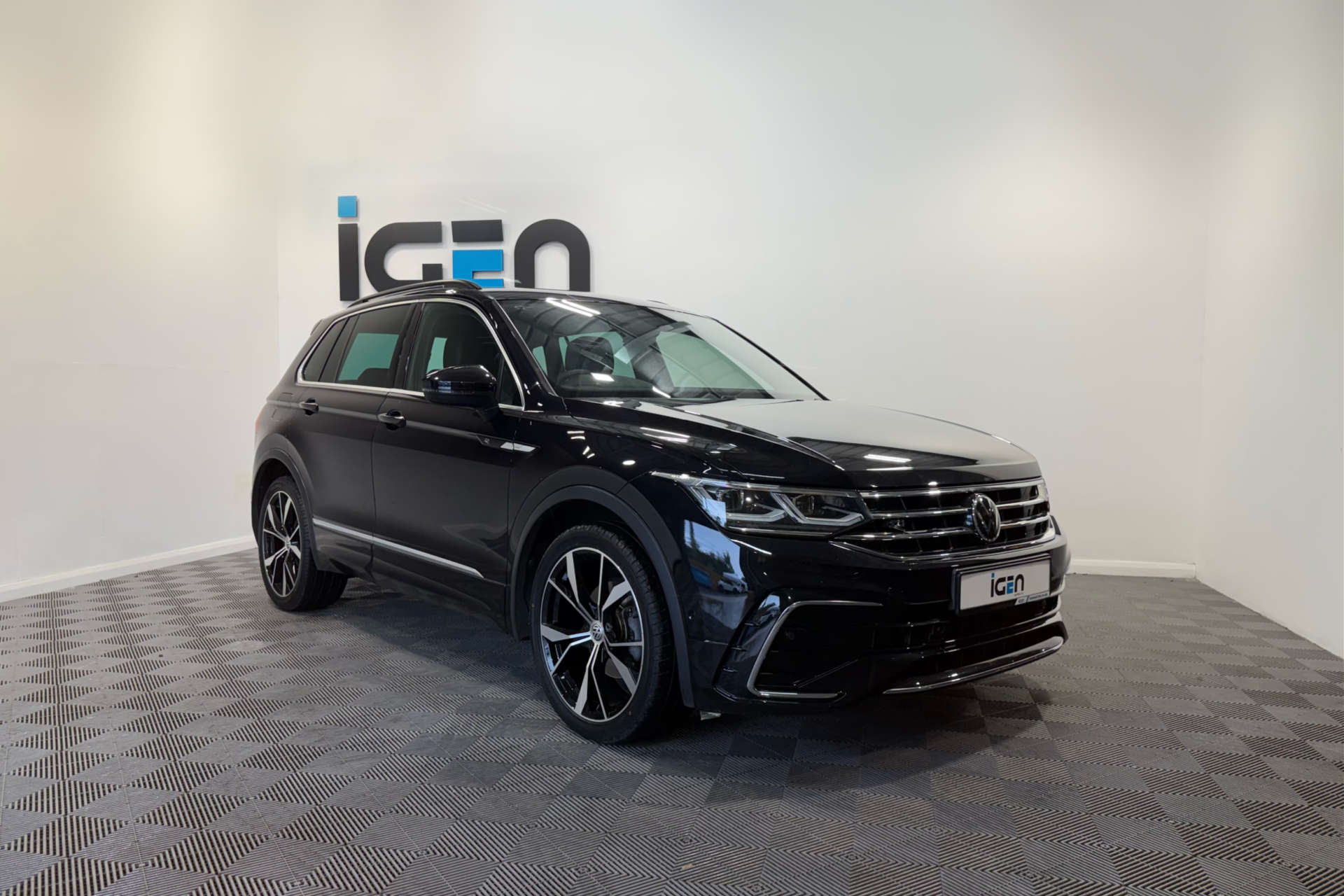 2021 Volkswagen TIGUAN 1.5 Tiguan R-Line TSi Semi-Auto 5dr - vehicle photo 3 for sale on PureCar