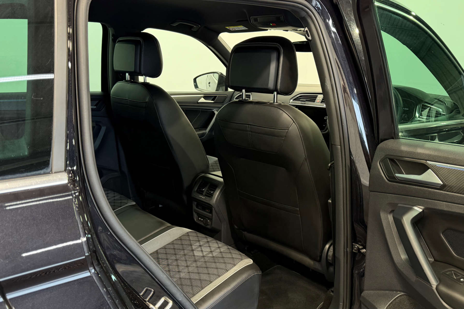 2021 Volkswagen TIGUAN 1.5 Tiguan R-Line TSi Semi-Auto 5dr - vehicle photo 24 for sale on PureCar